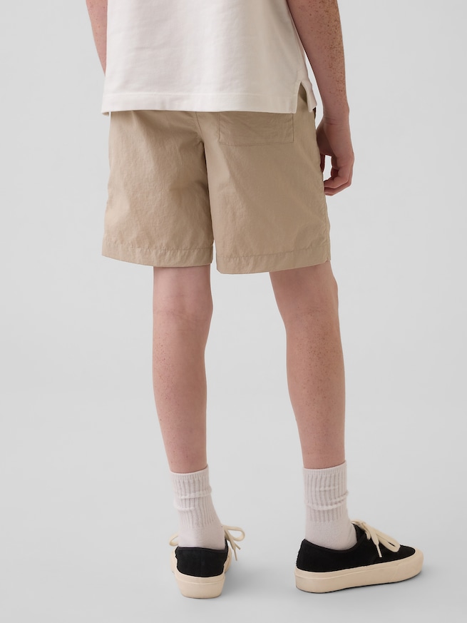 リサイクル100% リラックスフィット ナイロン プルオンショートパンツ (キッズ)-3