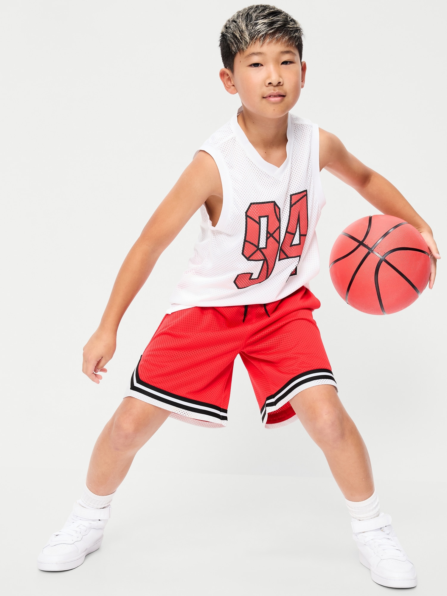 SHORT DE BASKETBALL EN MAILLE, LONGUEUR GENOU POUR GARÇON
