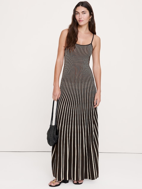 ROBE LONGUE RAYÉE À EFFET SCULPTANT