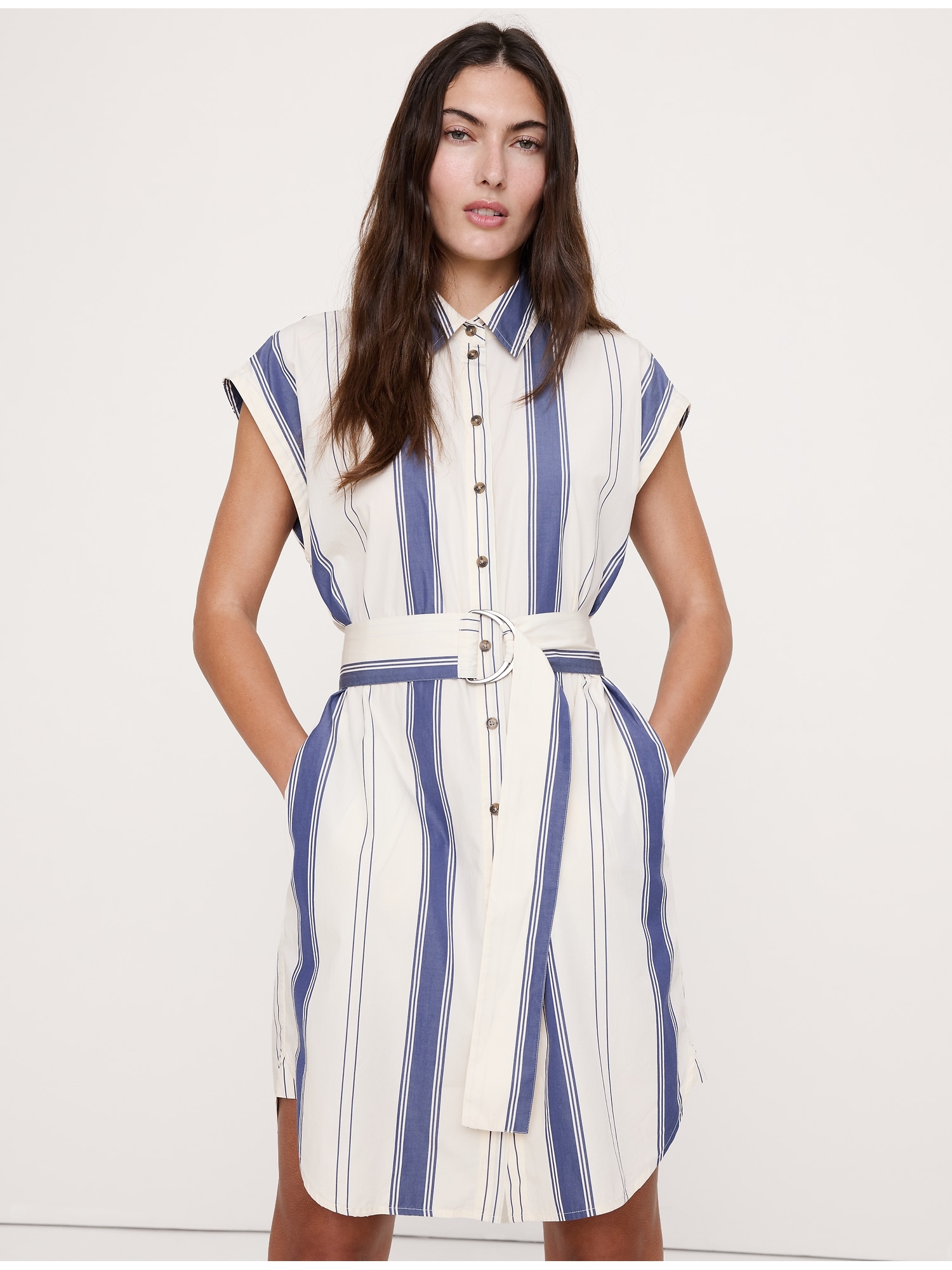 ROBE-CHEMISIER COURTE EN POPELINE DE COTON AVEC CEINTURE