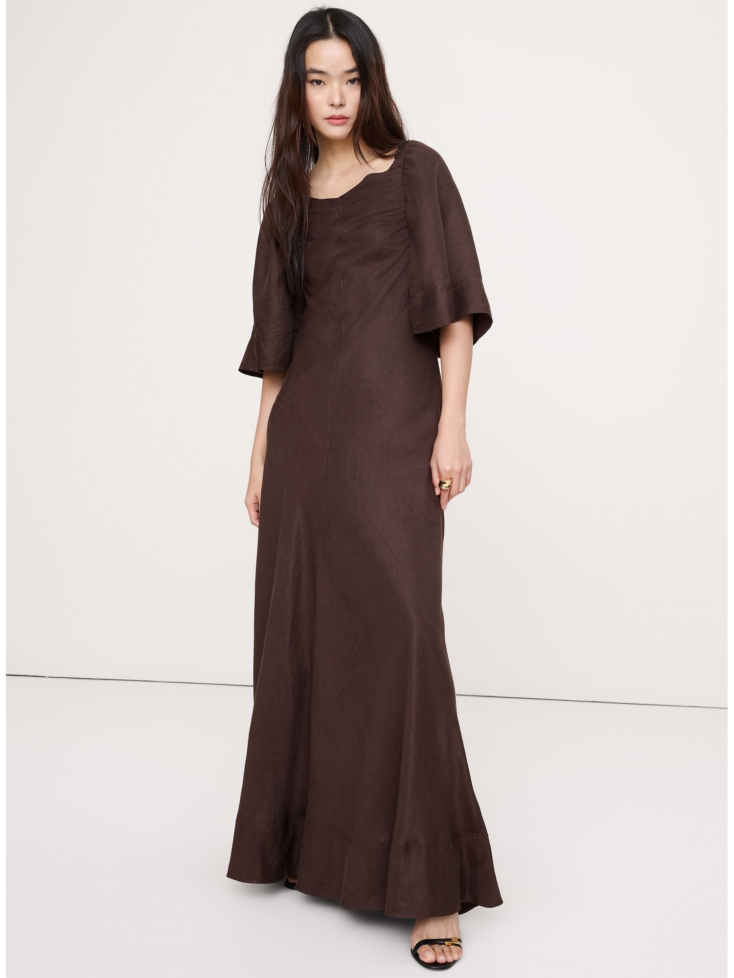 ROBE LONGUE EN LIN ET VISCOSE À MANCHES FLOTTANTES