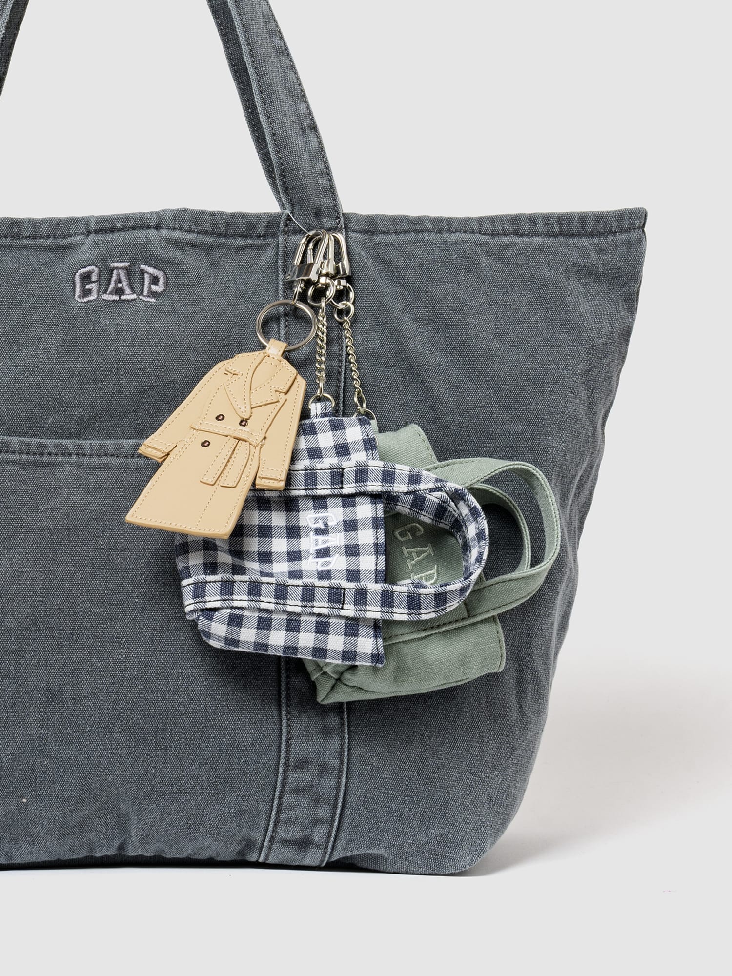 GAPロゴ トート キーホルダー・バッグチャーム-1