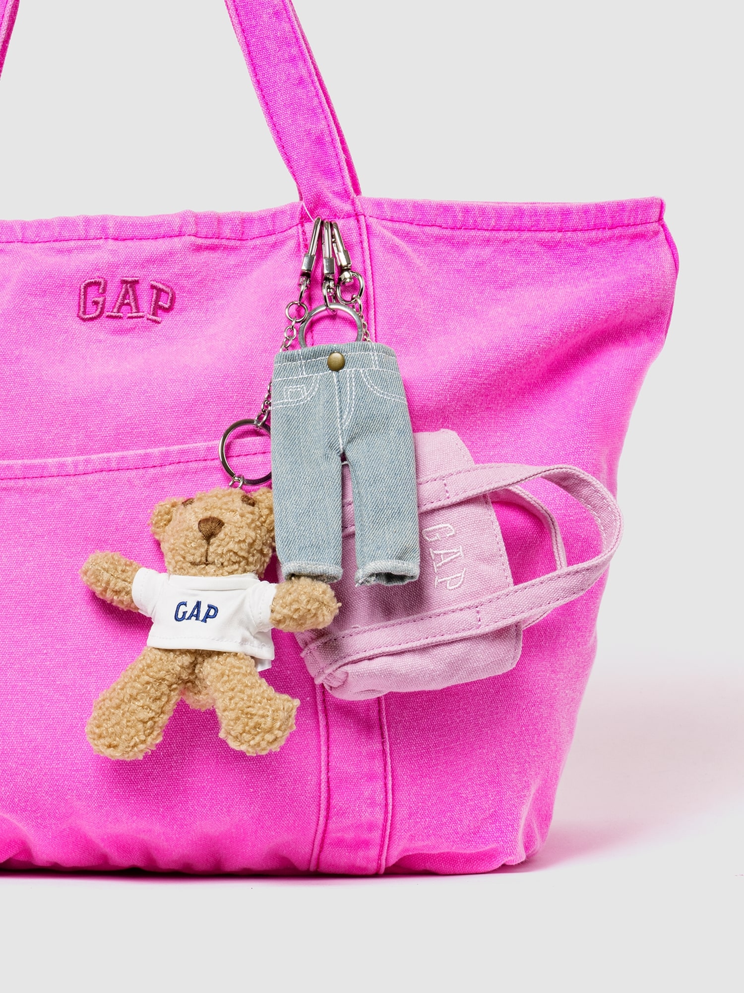 GAPロゴ トート キーホルダー・バッグチャーム-3
