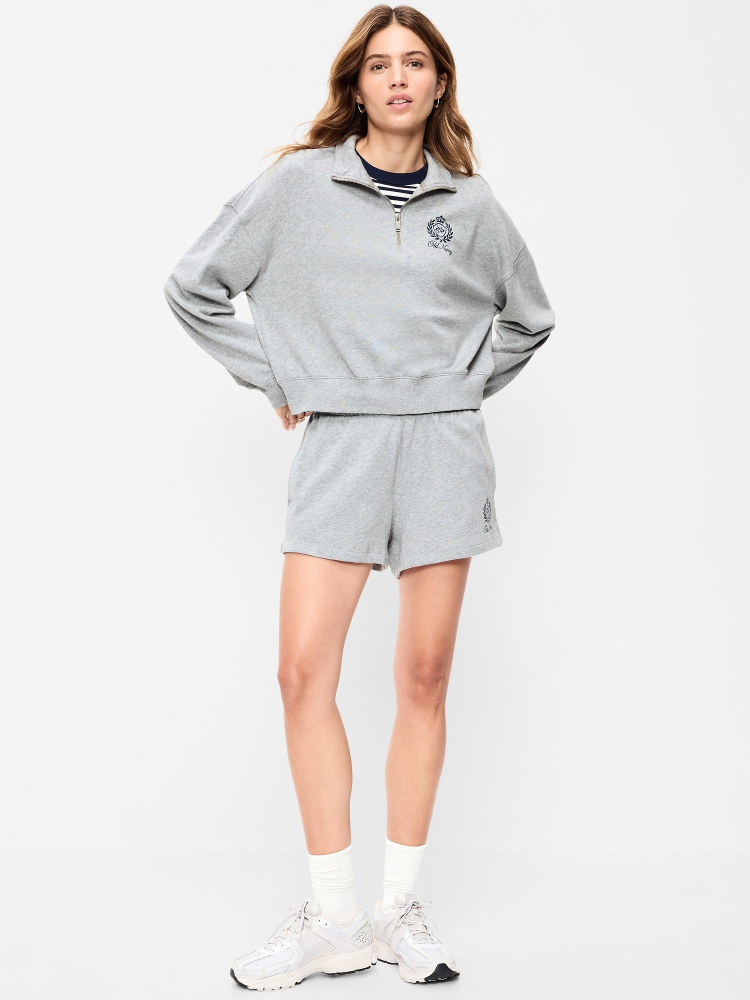 SHORT AMPLE EN DENIM À TAILLE HAUTE À LOGO, ENTREJAMBE DE 7,5 CM