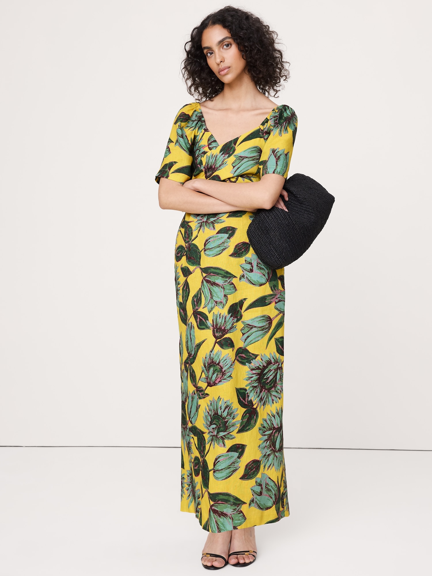 ROBE LONGUE À DÉCOLLETÉ EN CŒUR EN LIN