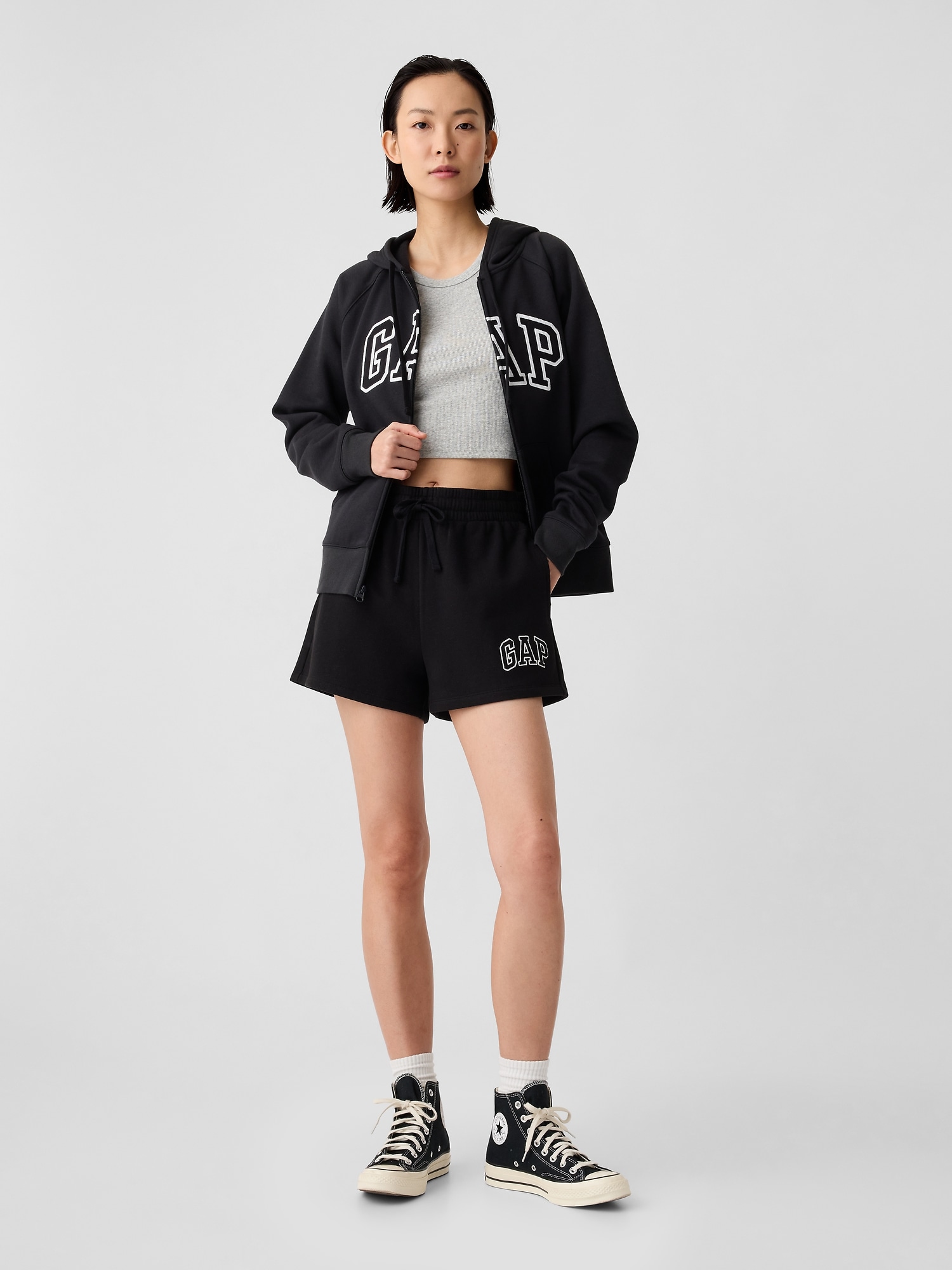 Gap logo shorts