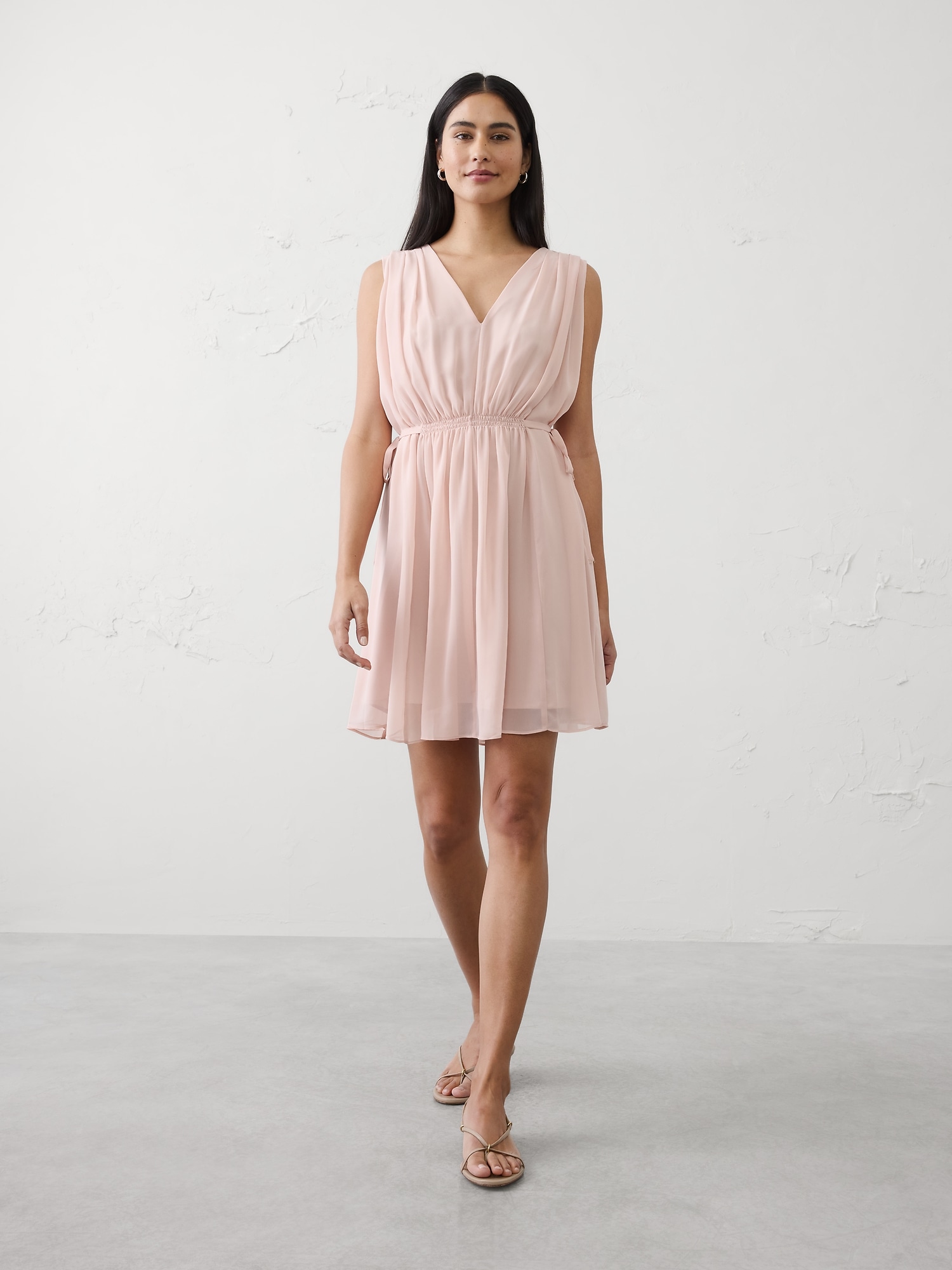 ROBE COURTE NOUÉE SUR LE CÔTÉ