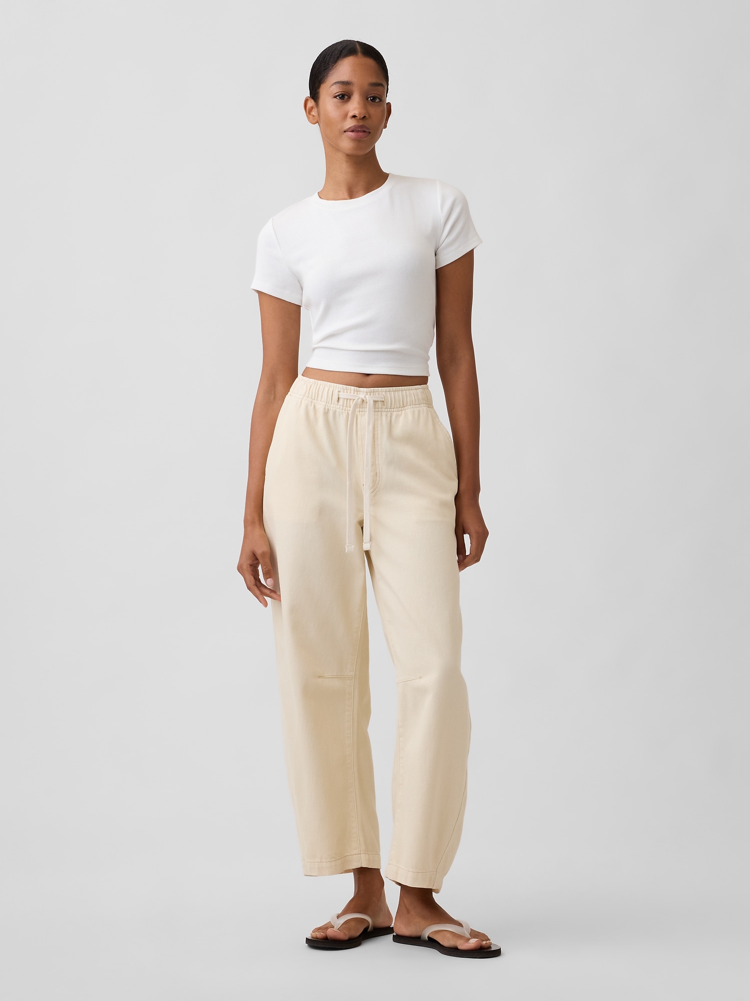 Mid Rise Pull-On Barrel Jeans