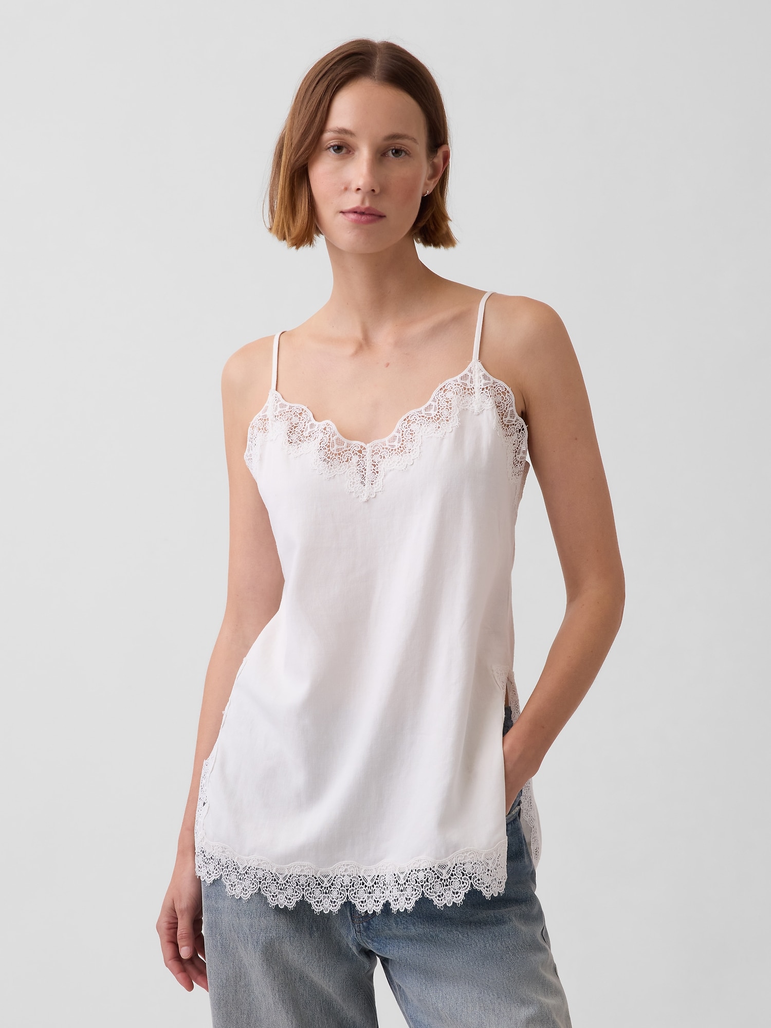 CAMISOLE EN MÉLANGE DE LIN À BORDURE EN DENTELLE