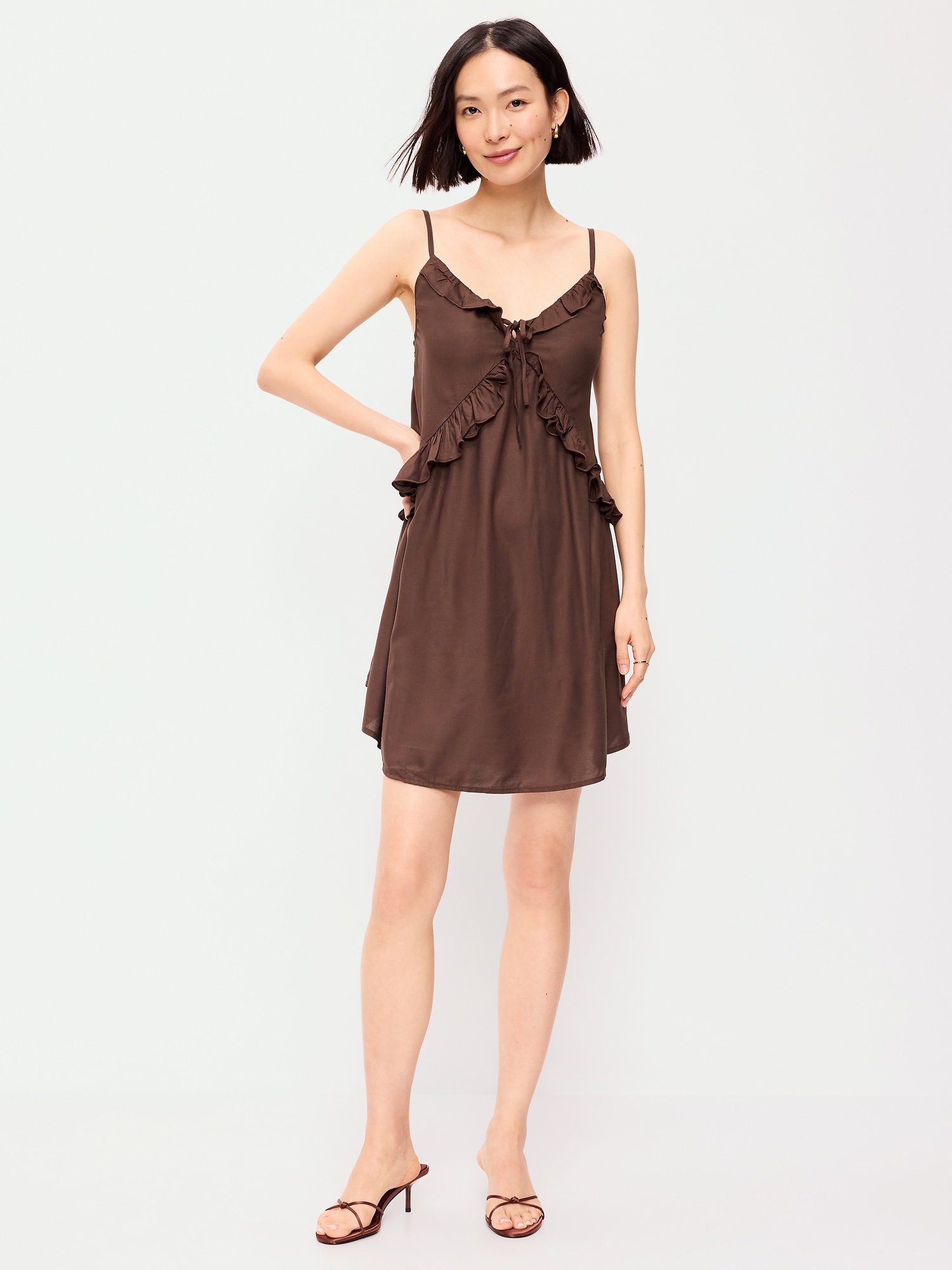 ROBE COURTE ASYMÉTRIQUE À BORDURE À VOLANTS