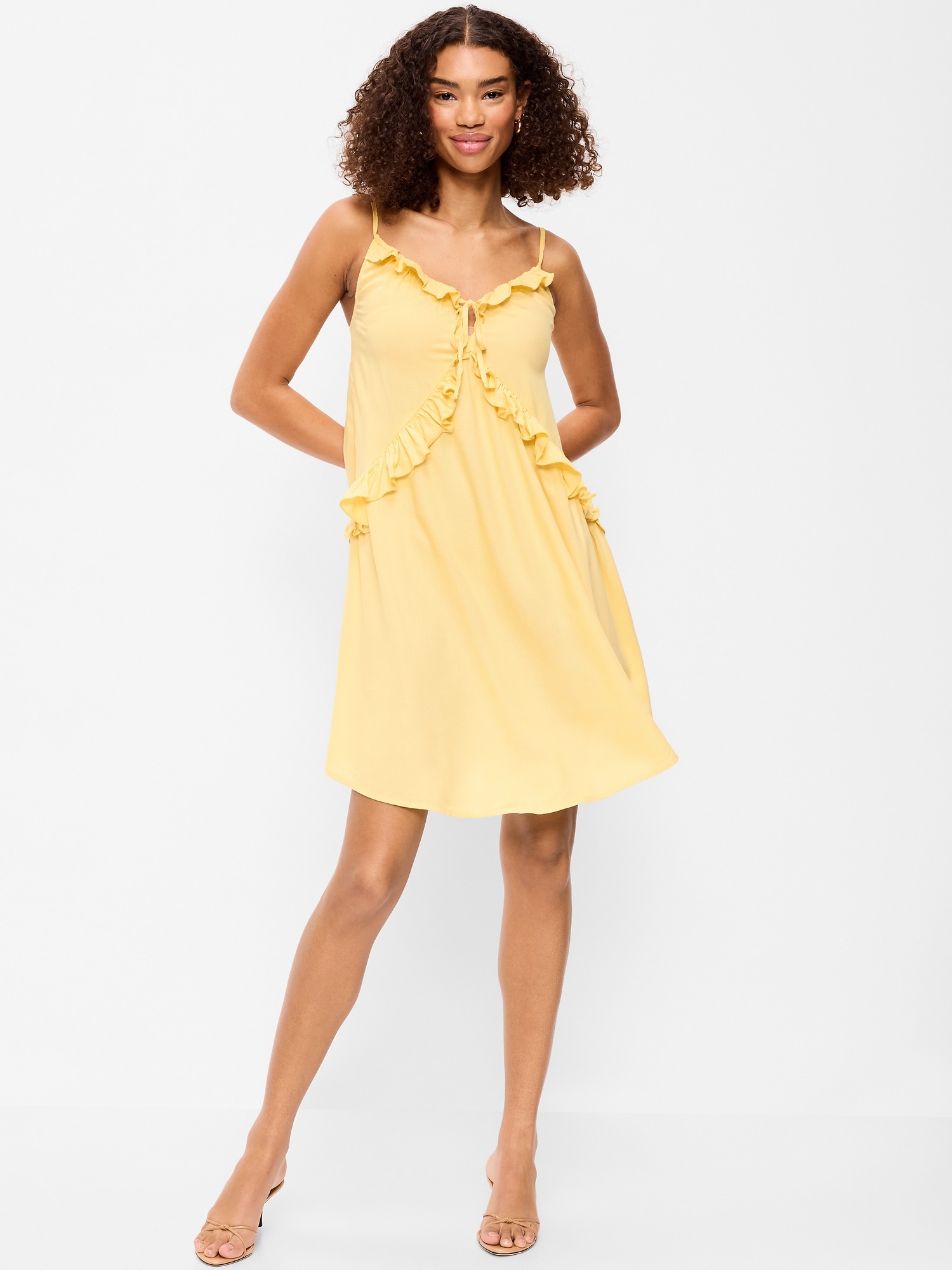 ROBE COURTE ASYMÉTRIQUE À BORDURE À VOLANTS