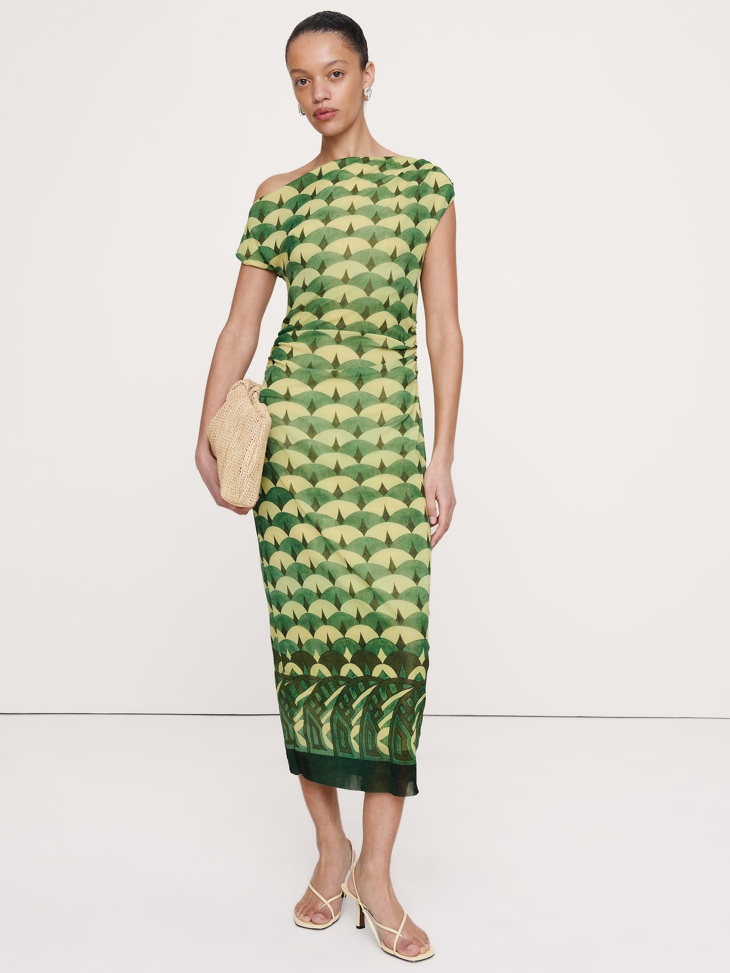 ROBE LONGUE À MAILLES ET ÉPAULES DÉNUDÉES