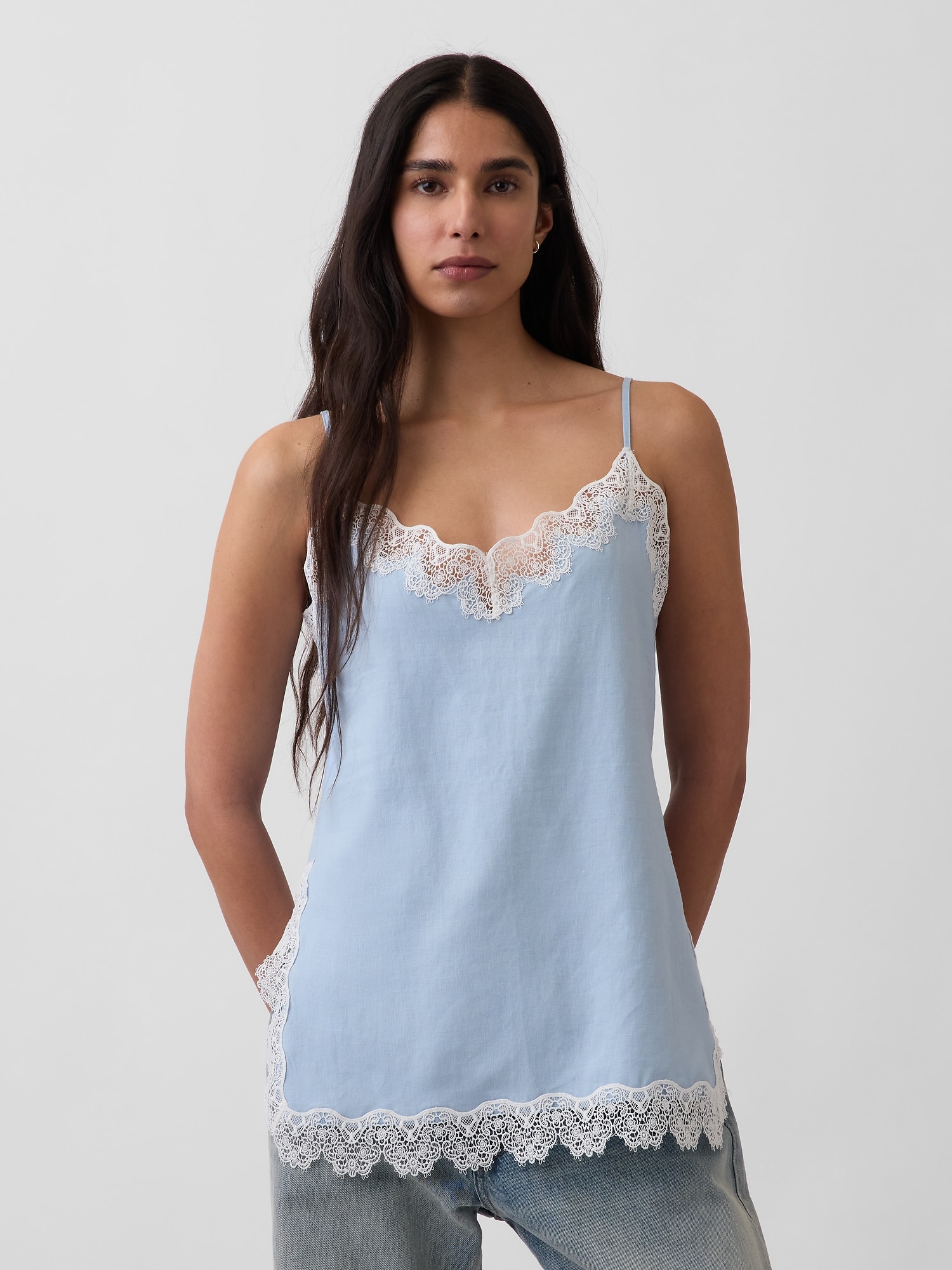 CAMISOLE EN MÉLANGE DE LIN À BORDURE EN DENTELLE