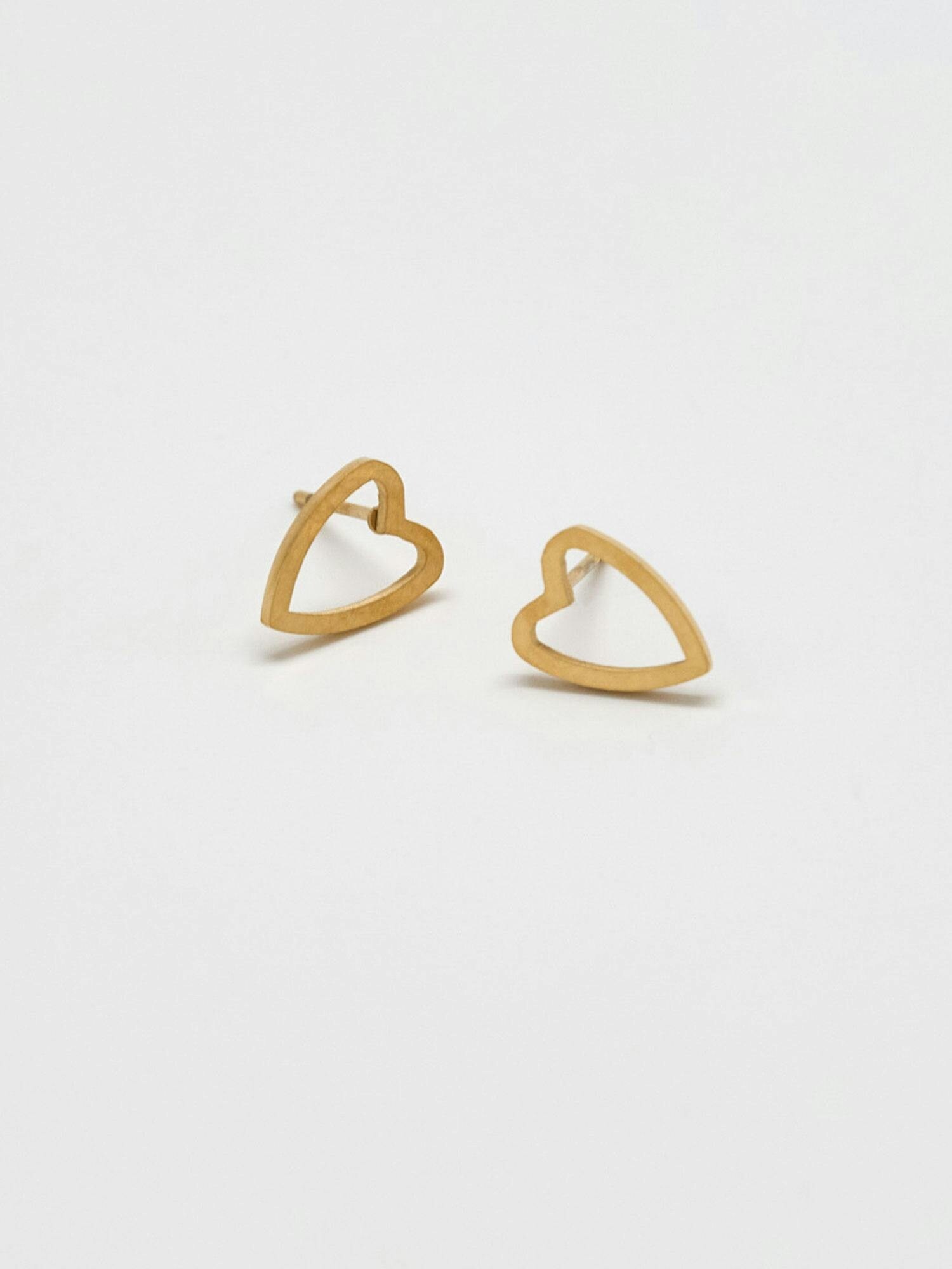 Admiral Row Gold Heart Outline Stud Earrings