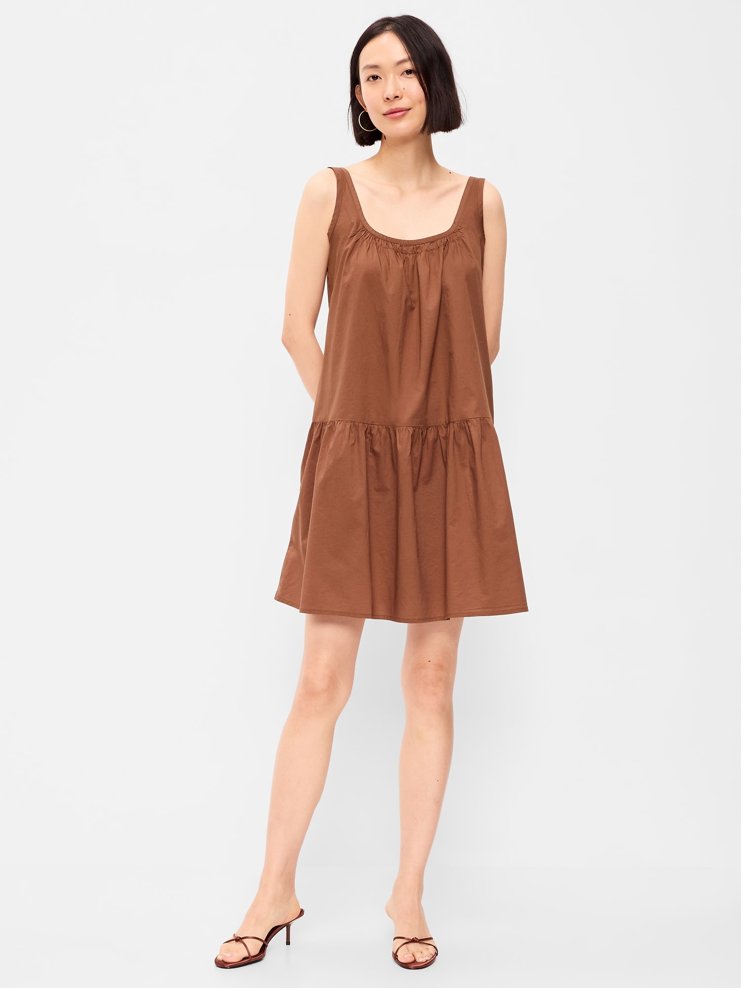 ROBE TRAPÈZE COURTE À TAILLE BASSE