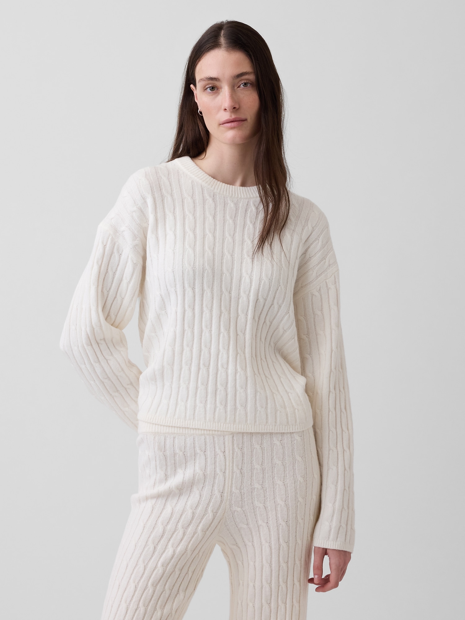 CashSoft Oversized Cable-Knit Sweater