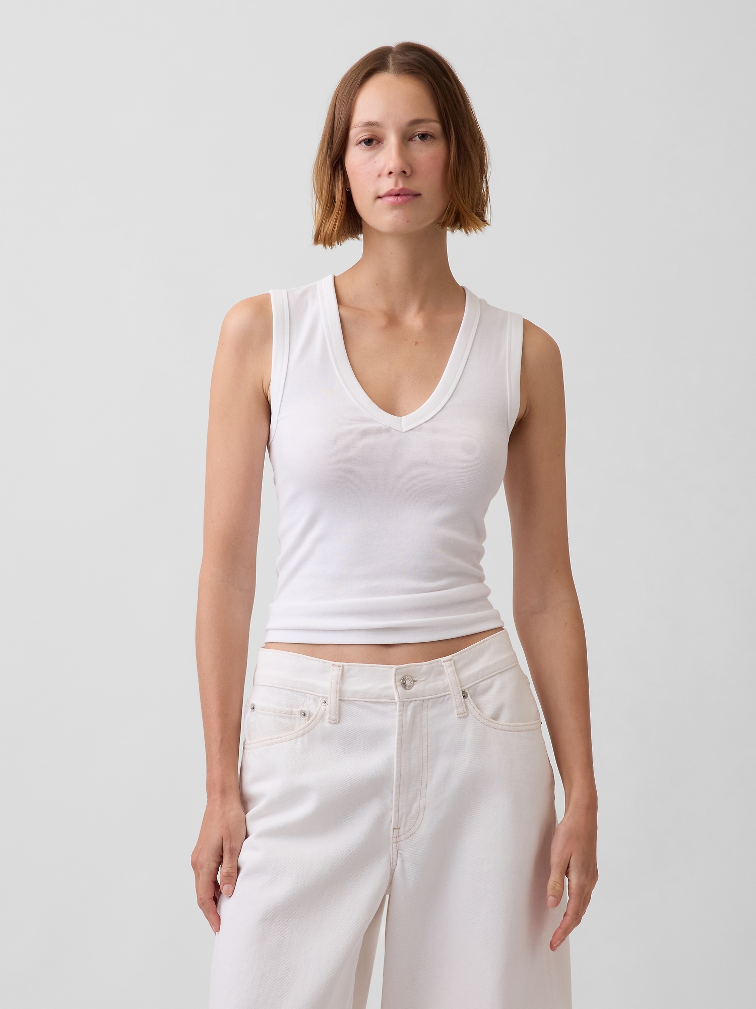 CAMISOLE MODERNE À ENCOLURE EN V