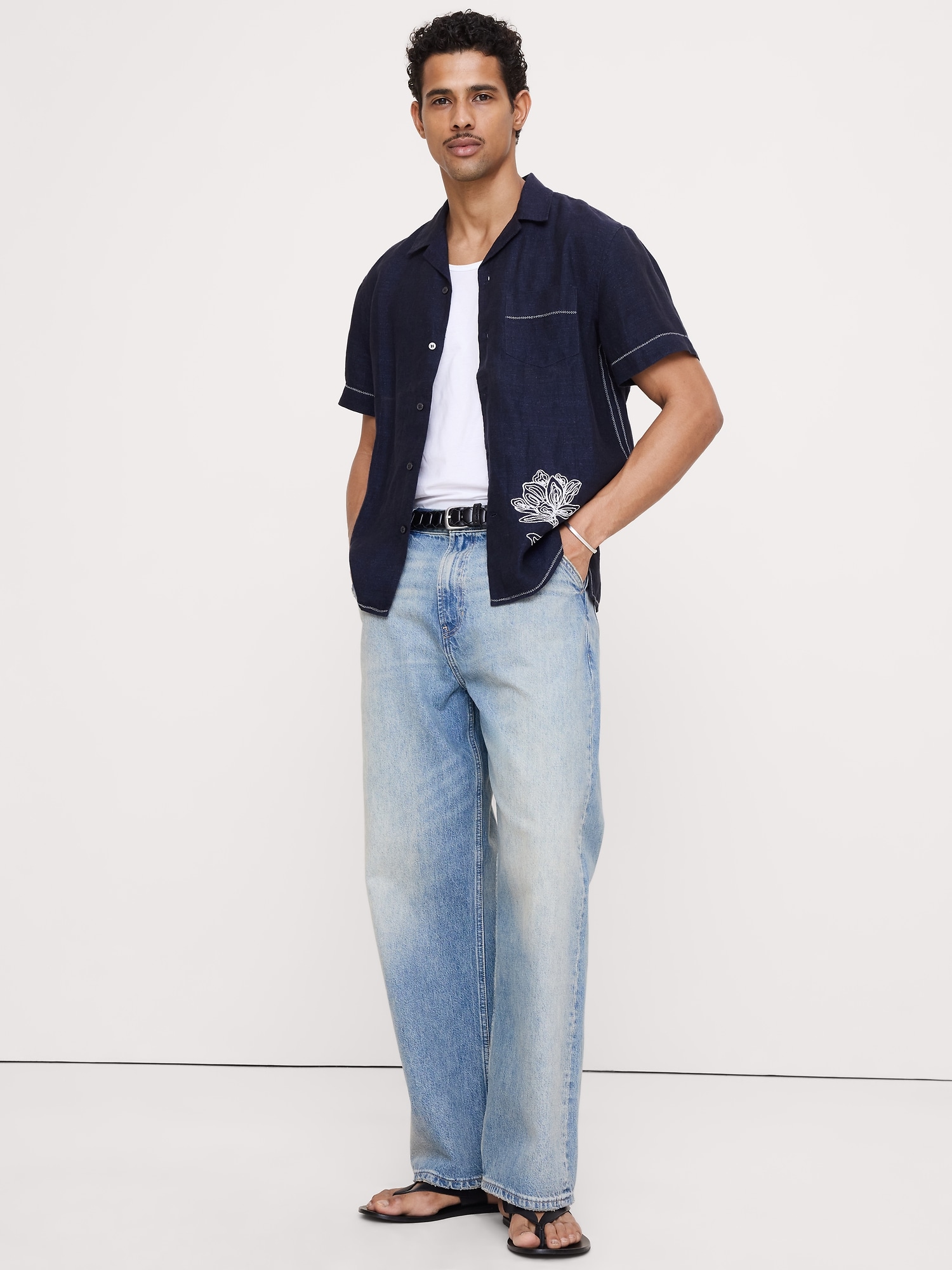 CHEMISE DE VACANCES À COUPE STANDARD EN LIN BRODÉ