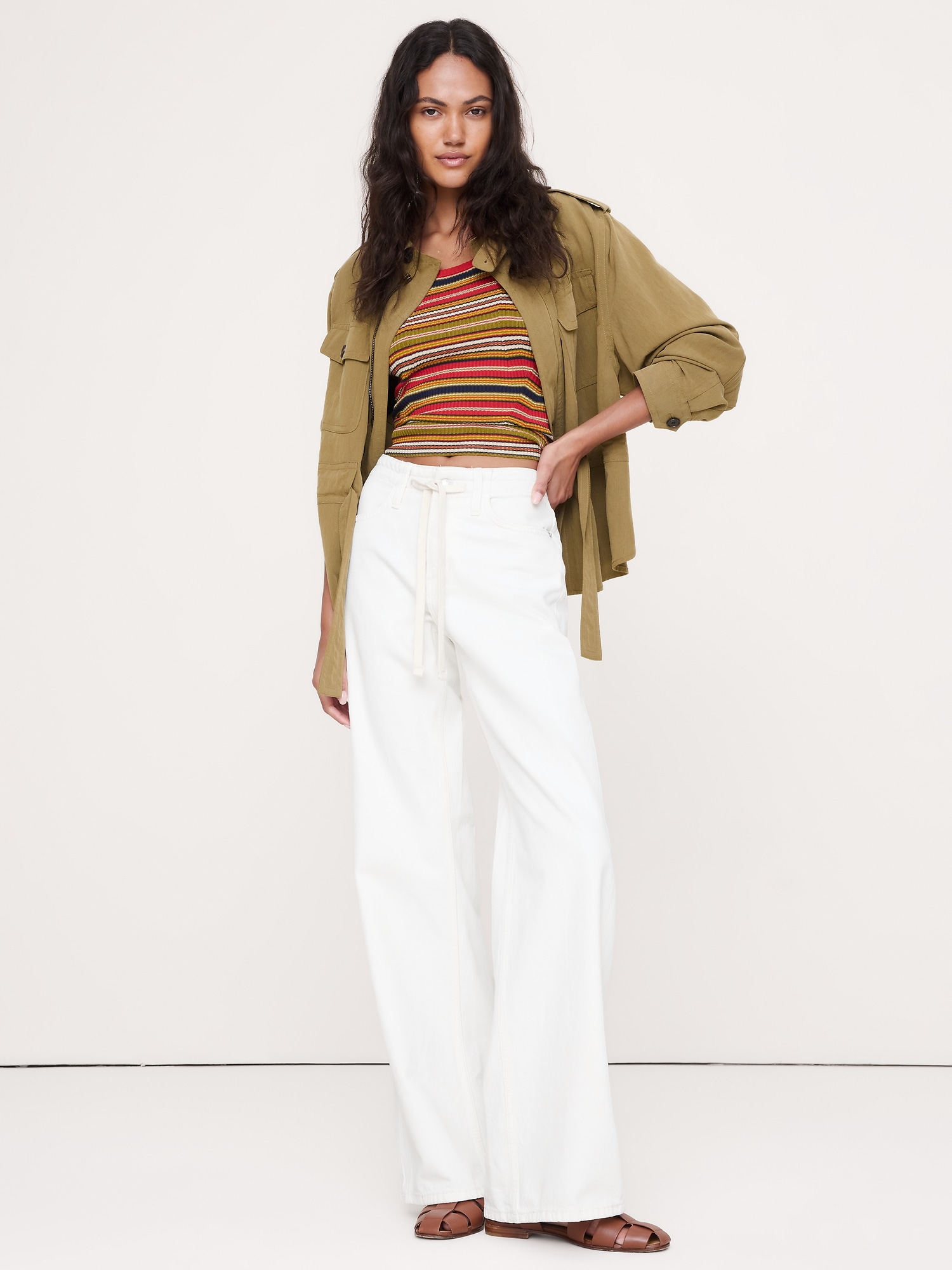 JEAN À JAMBE LARGE ET TAILLE MI-BASSE AVEC CORDON DE SERRAGE