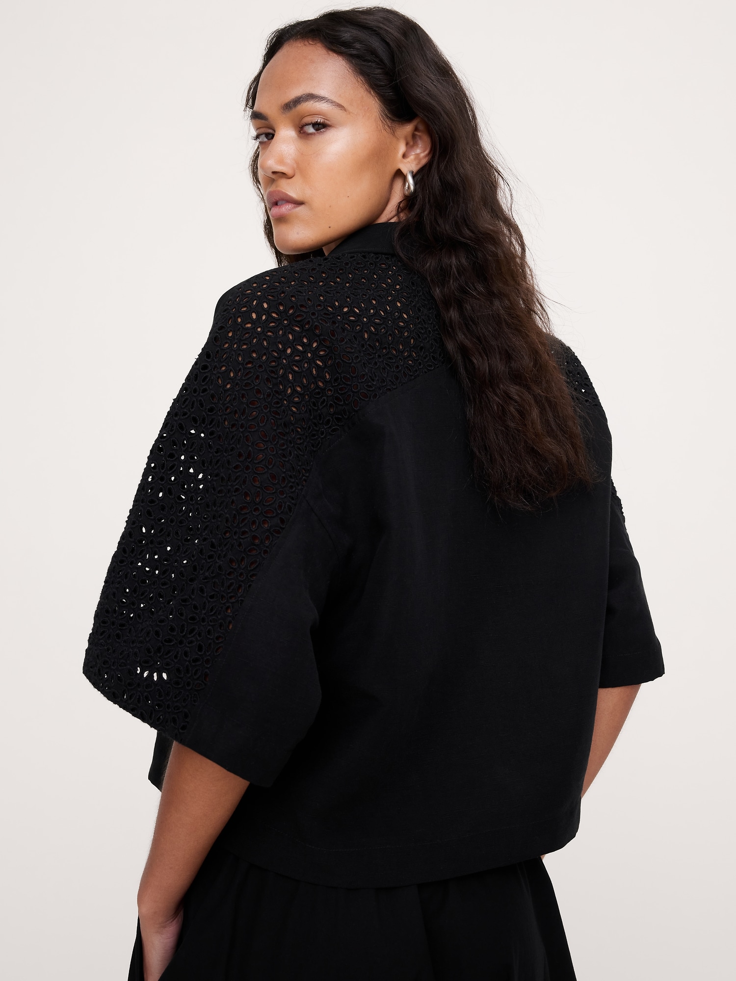 ボクシー クロップド テンセル&trade; リネン アイレット シャツ-1