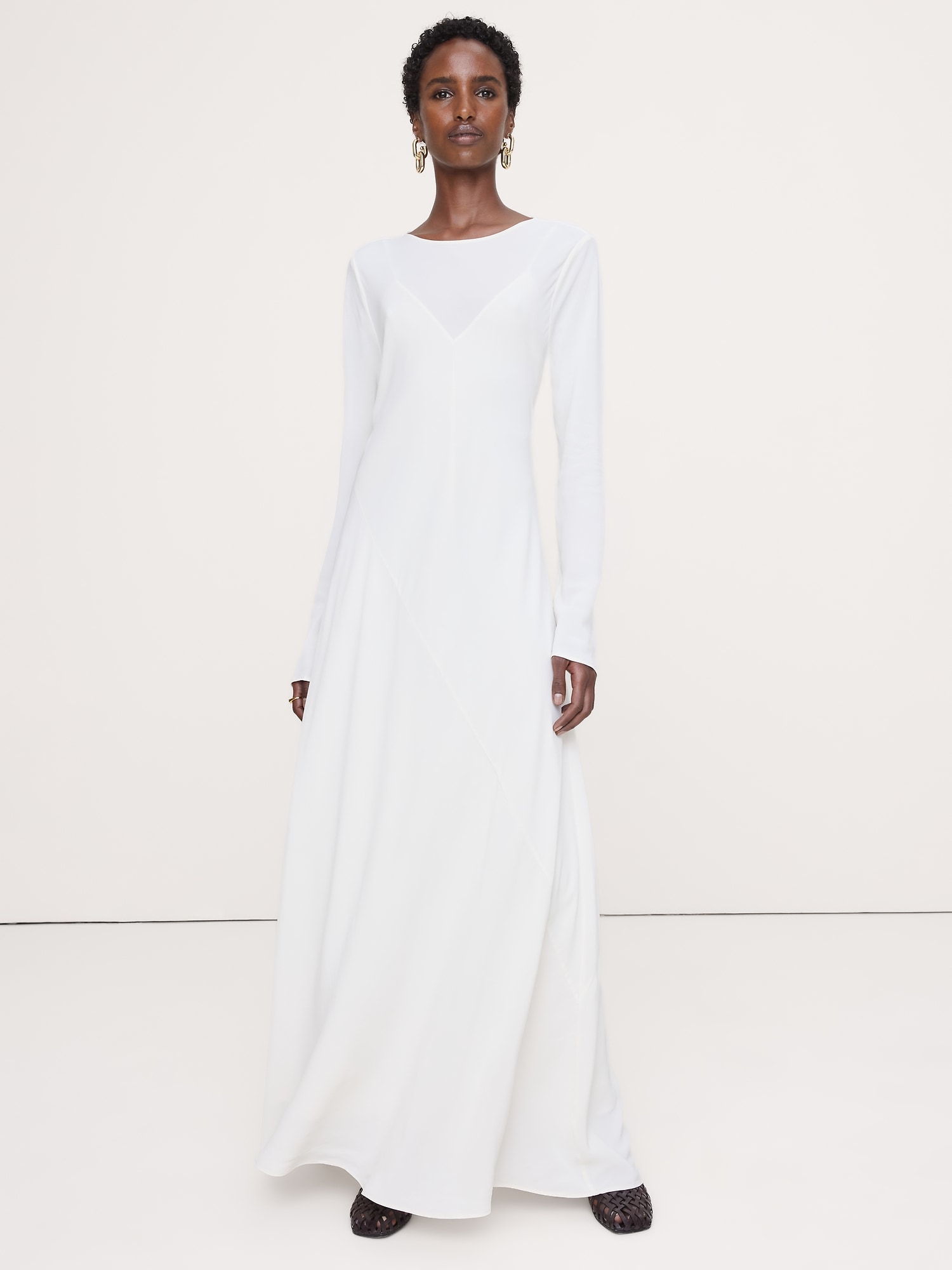 ROBE LONGUE EN MOUSSELINE COUPÉE EN BIAIS