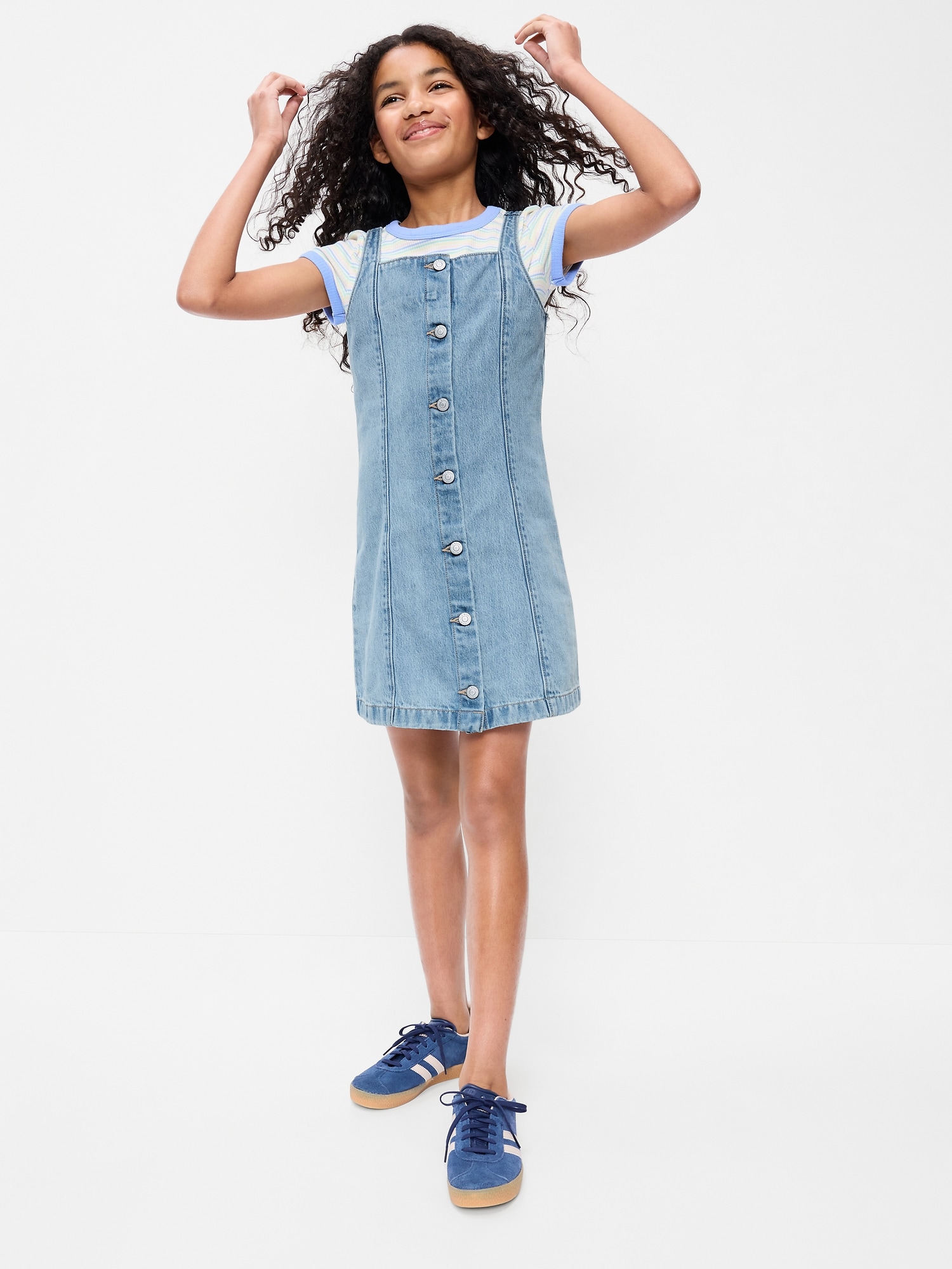 ROBE AJUSTÉE ET ÉVASÉE EN DENIM À MANCHES LONGUES ET DEVANT BOUTONNÉ POUR FILLE