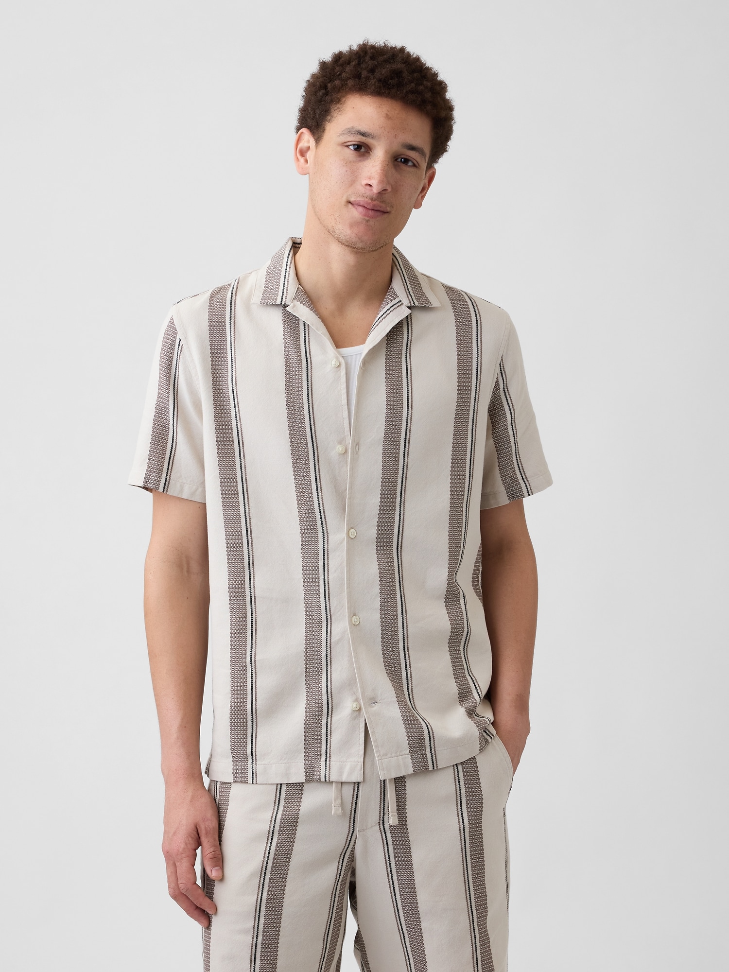 Textured Vacay Shirt in Standard Fit