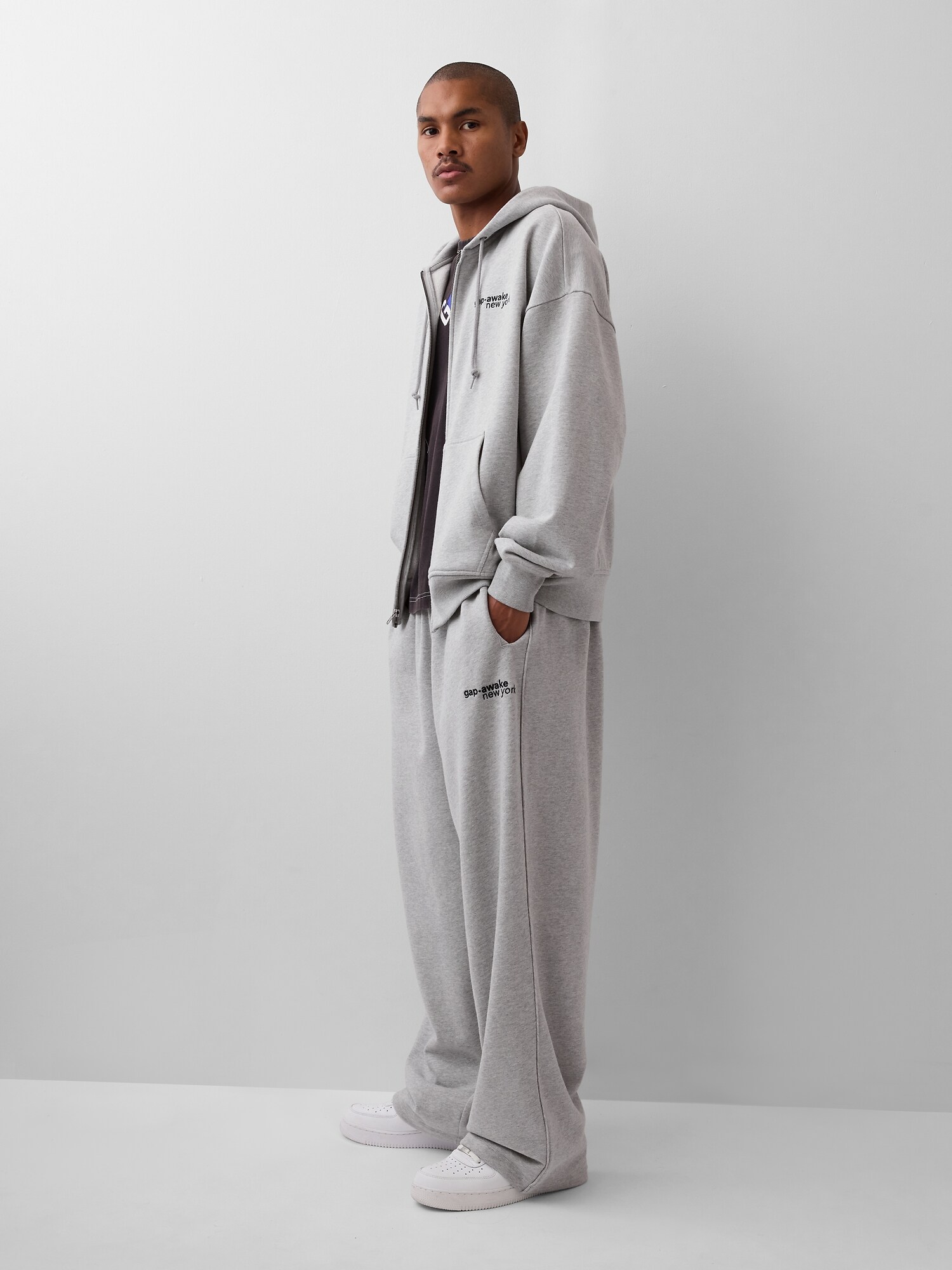 Gap × Awake NY ヘビーウェイト オーバーサイズ ロゴ ジップアップパーカー