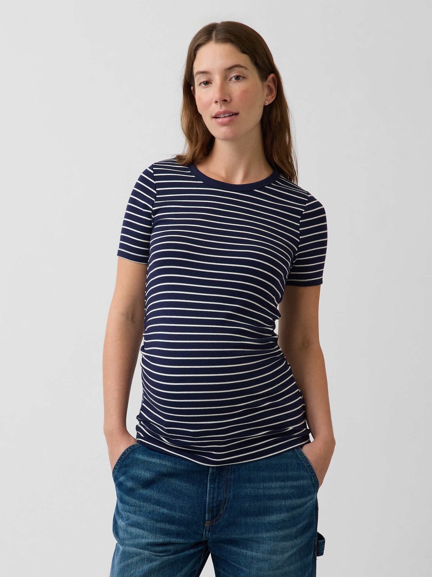 T-SHIRT RAS DU COU MODERNE DE MATERNITÉ