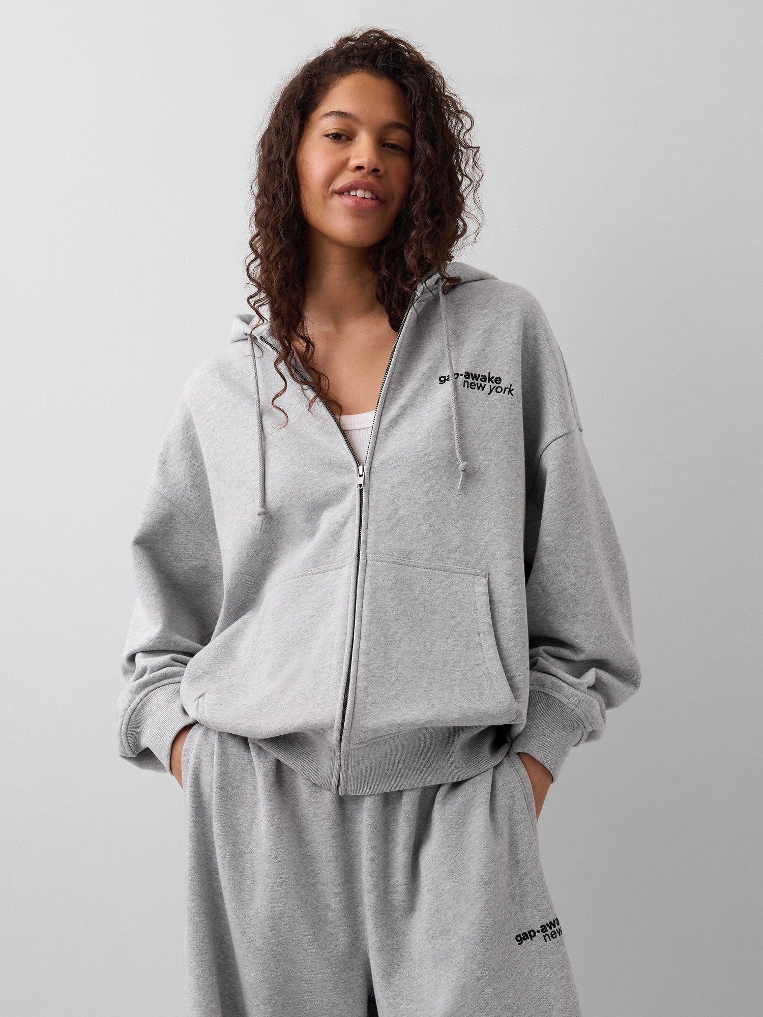 Gap × Awake NY ヘビーウェイト オーバーサイズ ロゴ ジップアップパーカー