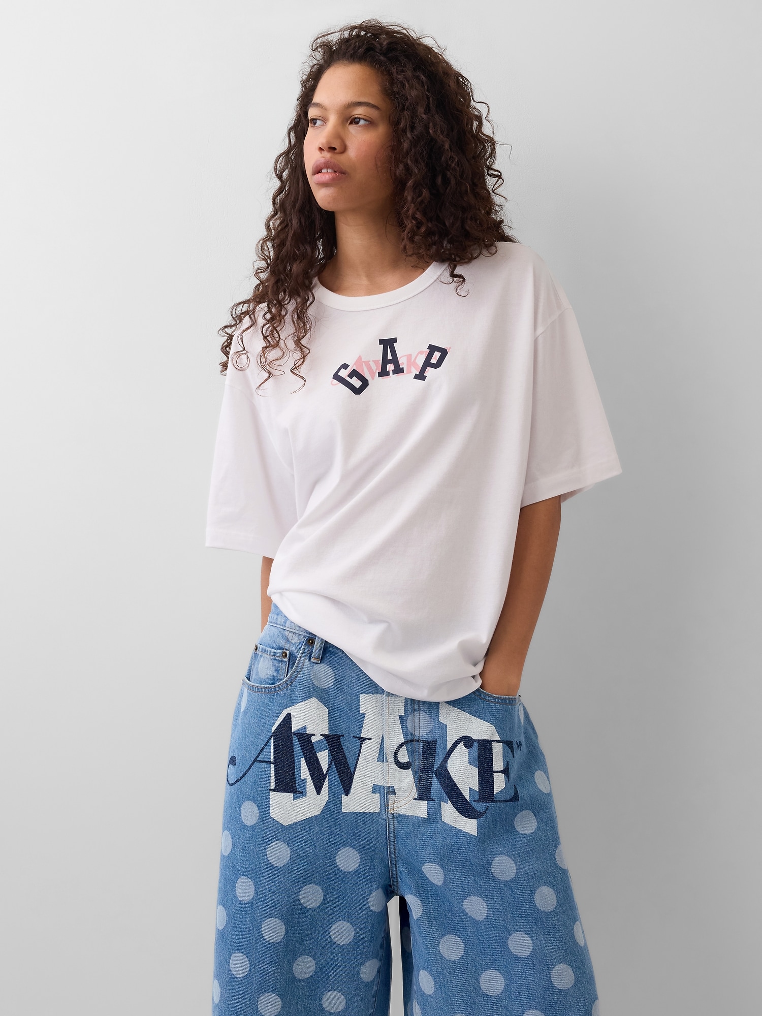 Gap &times; Awake NY リラックスフィット ロゴTシャツ-3