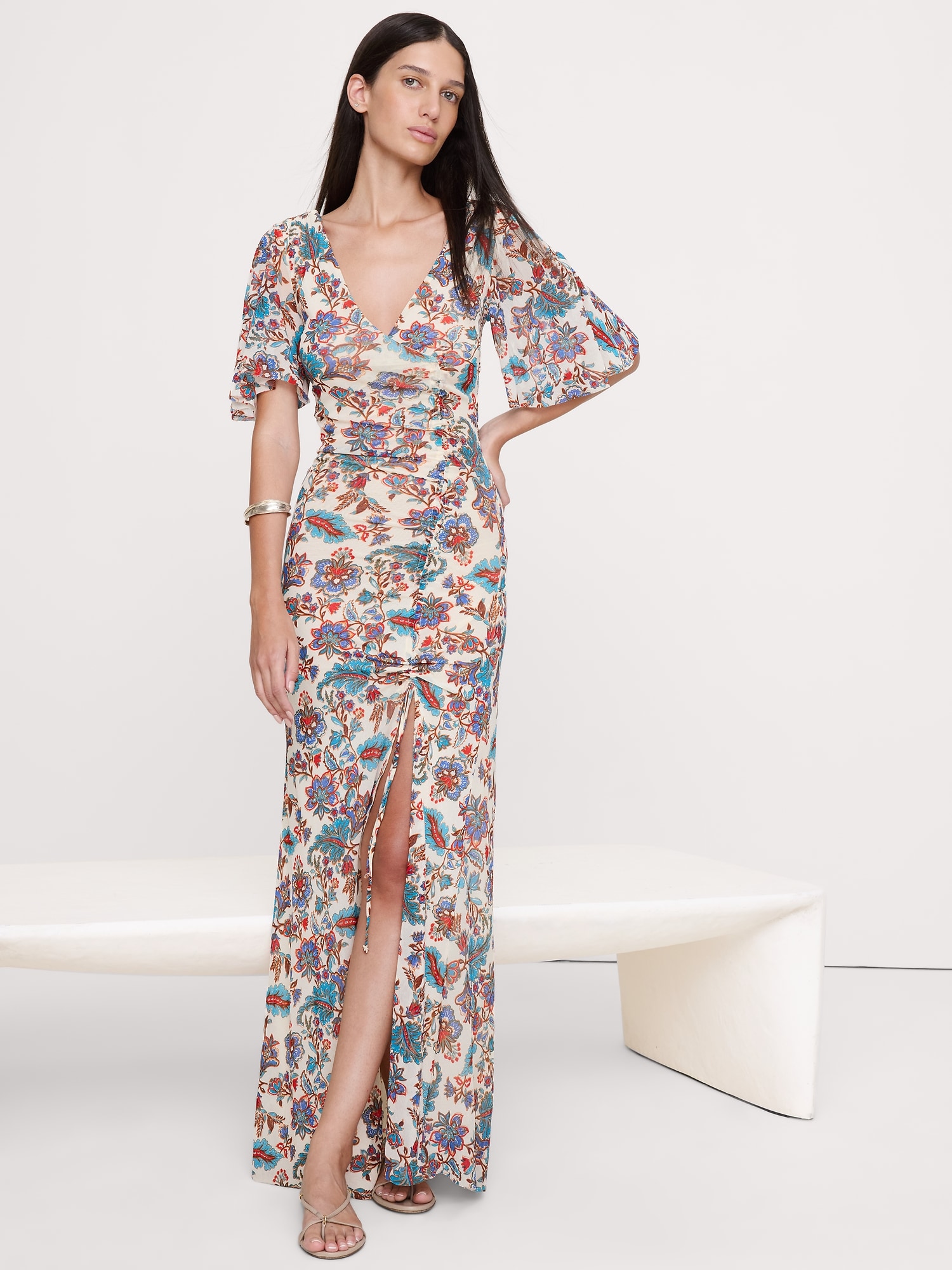 ROBE LONGUE EN TISSU À MAILLES À MANCHES FLOTTANTES