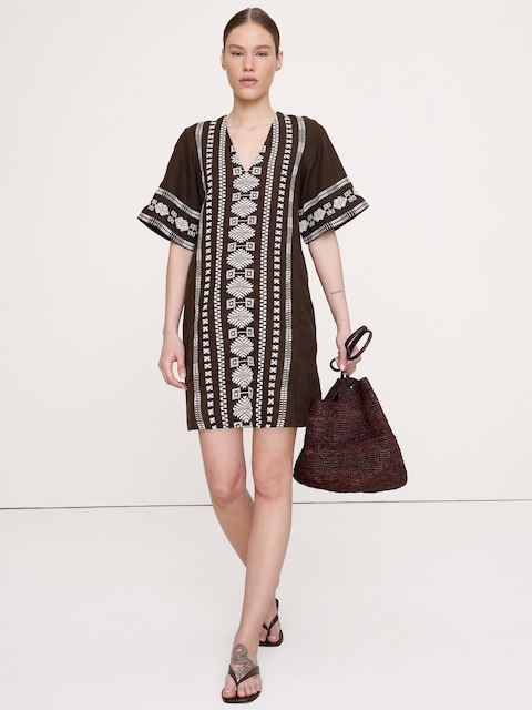 ROBE COURTE EN LIN À BRODERIES