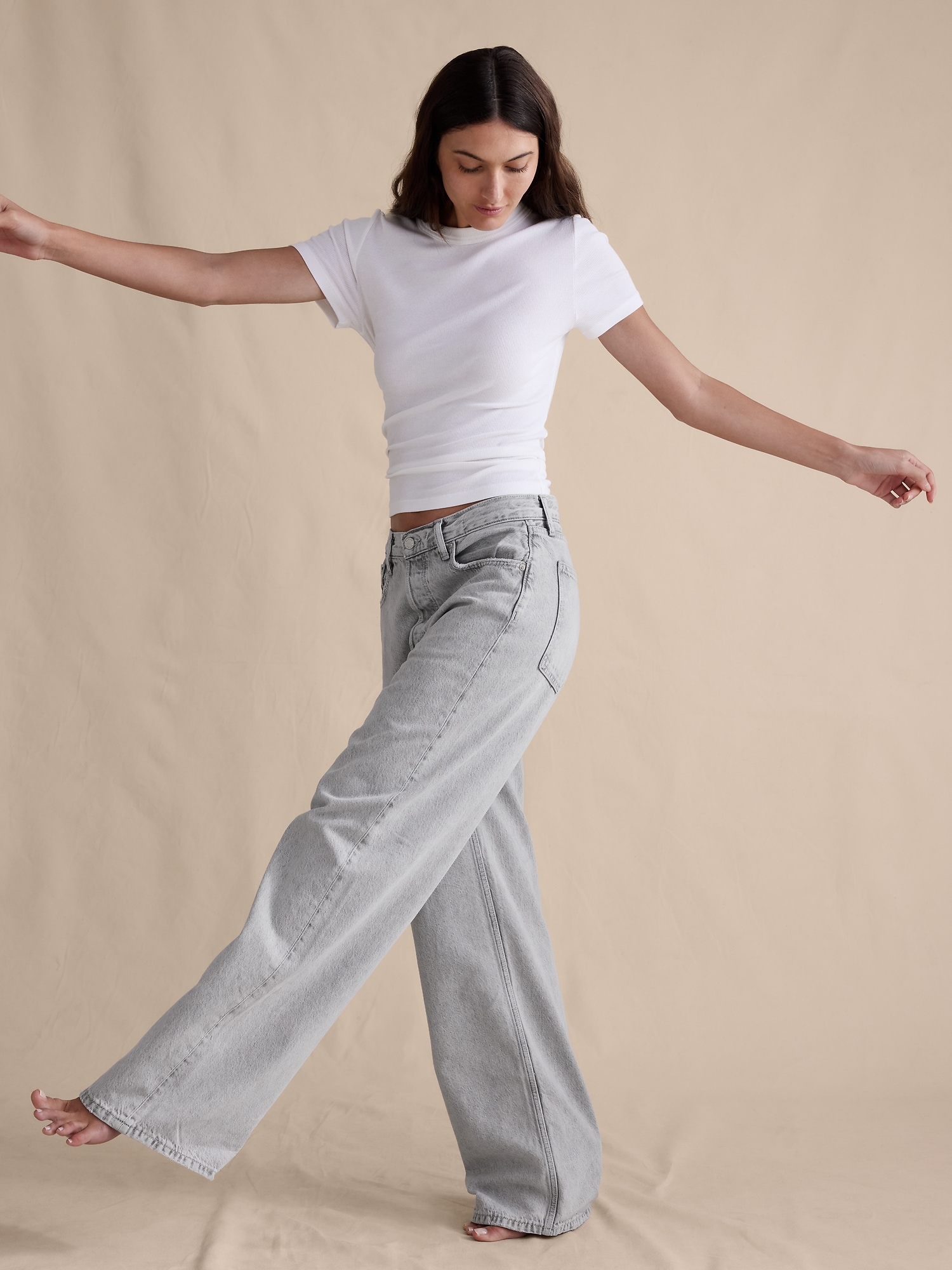Mid-Rise Baggy-Straight Lightweight Jean
