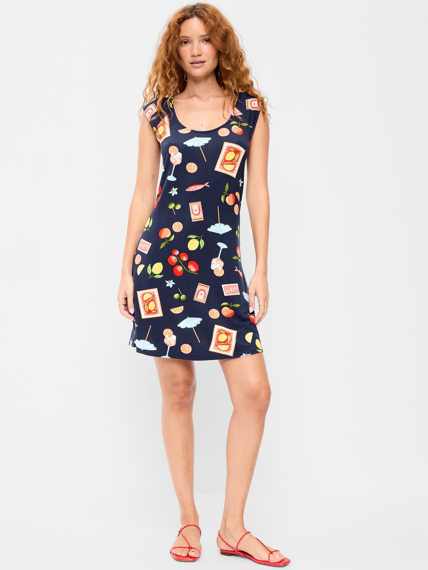 ROBE COURTE À MANCHES COURTES ET À ENCOLURE DÉGAGÉE