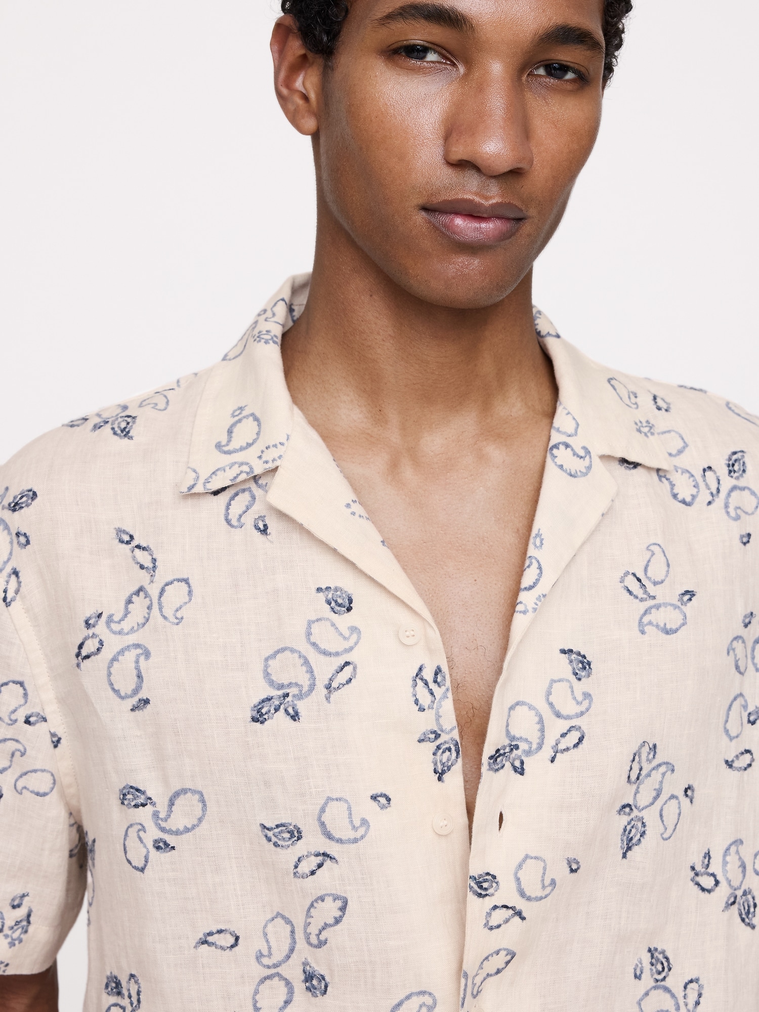 Standard-Fit Embroidered Linen Resort Shirt