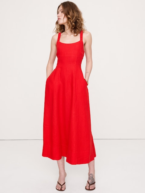ROBE MI-LONGUE À ENCOLURE CARRÉE EN LIN