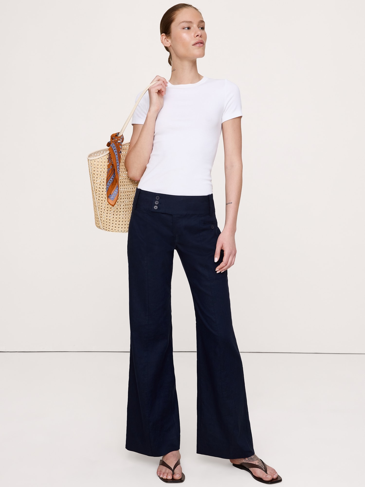 PANTALON EN LIN ET VISCOSE EXTENSIBLE À JAMBE LARGE ET TAILLE BASSE