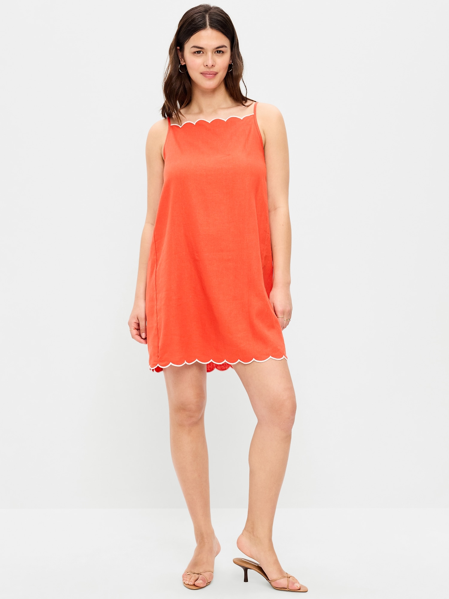 ROBE DROITE COURTE À ENCOLURE TABLIER À BORDURE FESTONNÉE