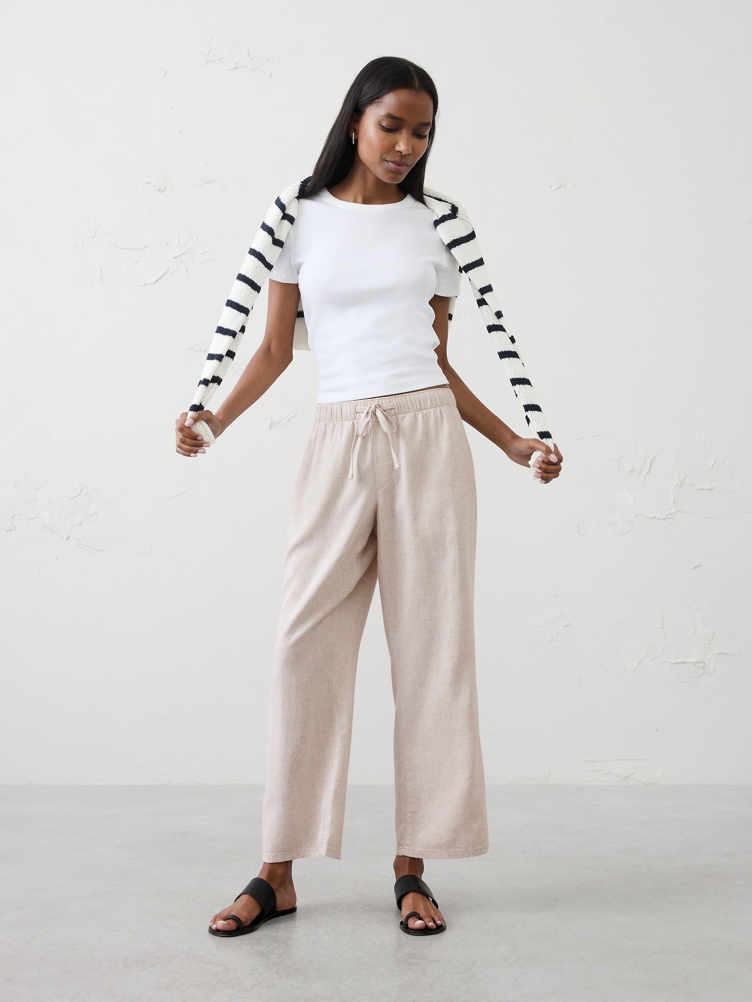 Straight-Leg Mid-Rise Linen-Blend Pant