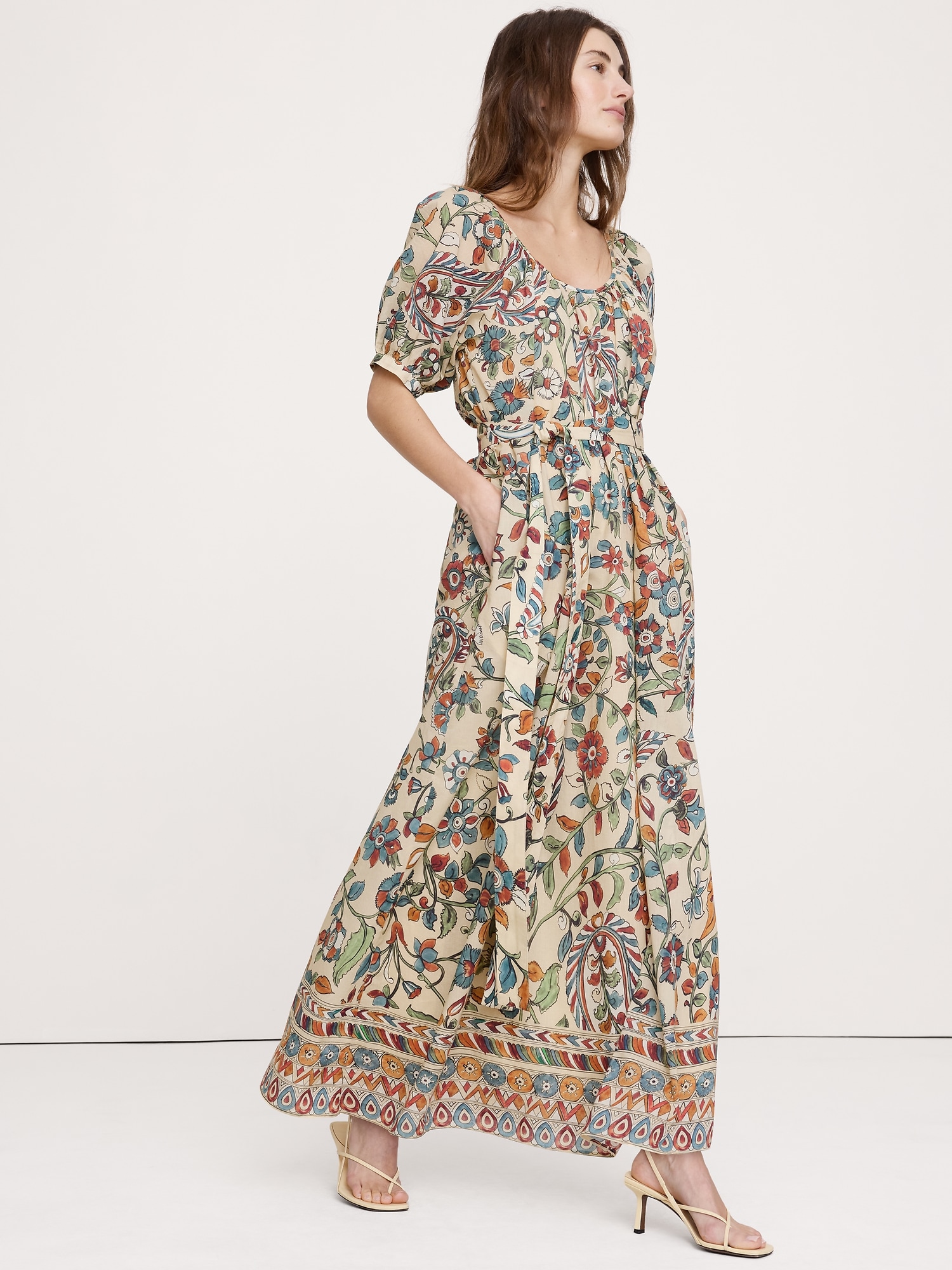ROBE LONGUE À ENCOLURE DÉGAGÉE EN COTON LÉGER