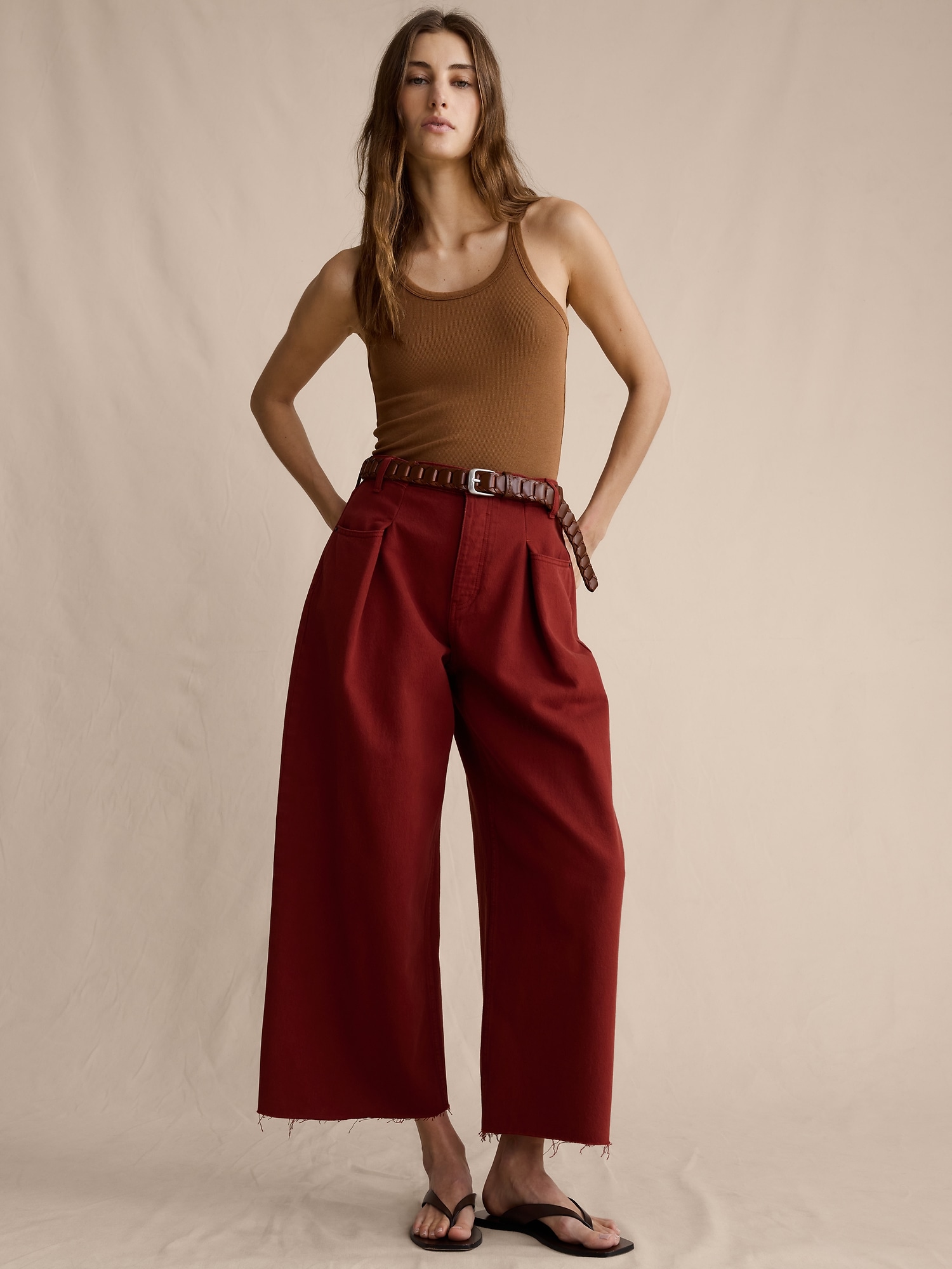 Mid-Rise Loose Pleated Crop Jean