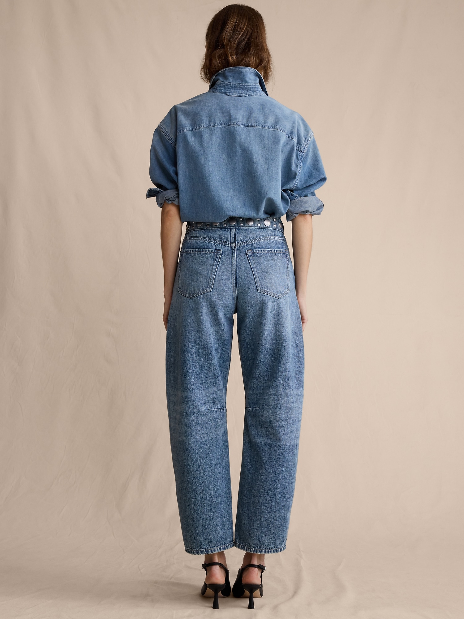 Mid-Rise Barrel Studded Ankle Jean