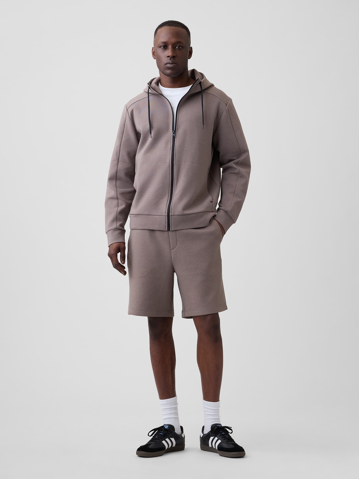 GapFit 8" Performance Shorts