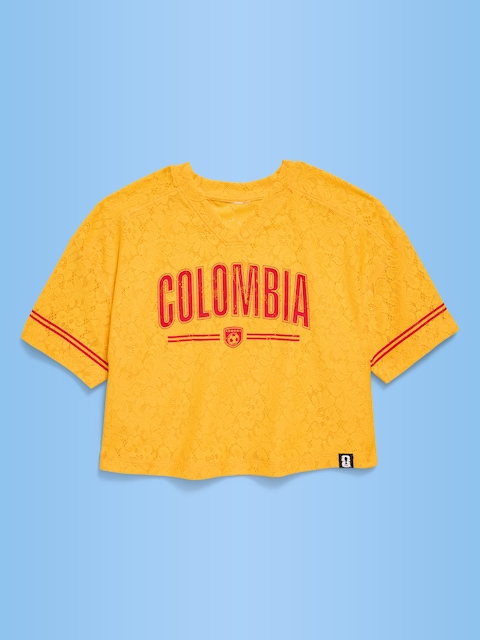 T-SHIRT DROIT À ENCOLURE EN V À DENTELLE COUPE DU MONDE DE LA FIFA 26™, COLOMBIE POUR FILLE