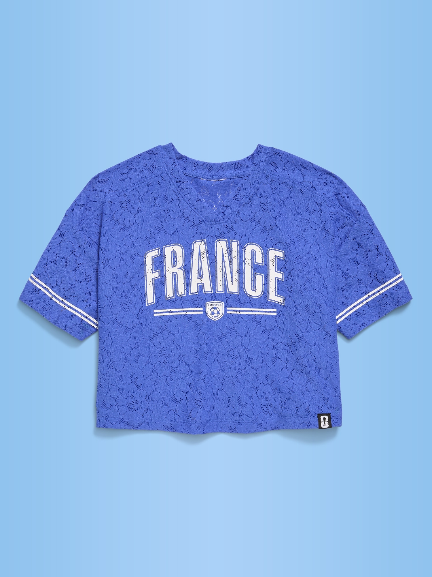 T-SHIRT DROIT À ENCOLURE EN V À DENTELLE COUPE DU MONDE DE LA FIFA 26™, FRANCE POUR FILLE