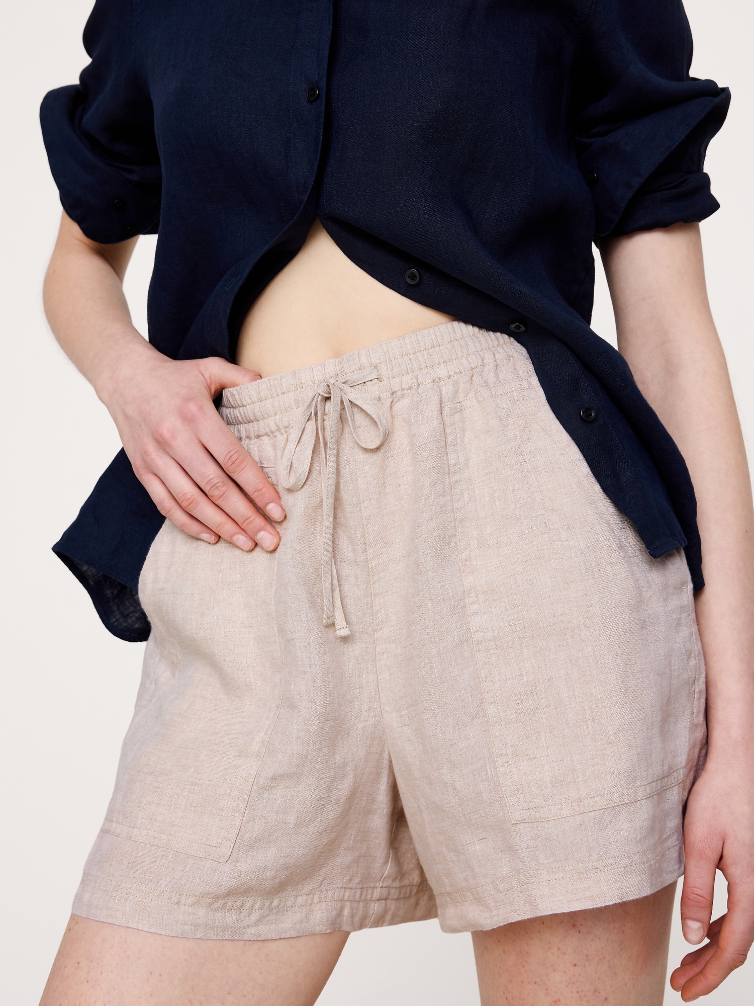 The Getaway 4" Short Linen