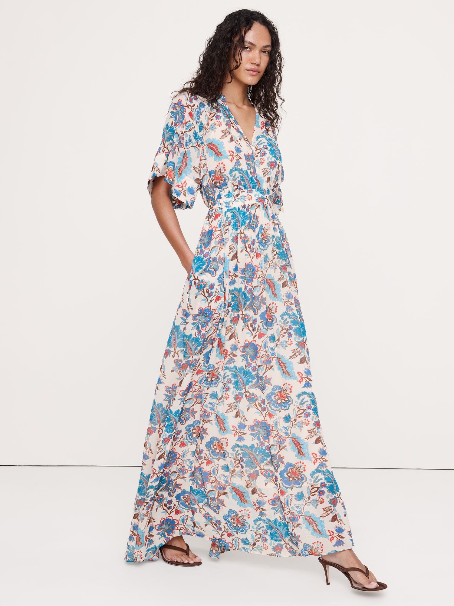 ROBE LONGUE À NOUER AU DOS