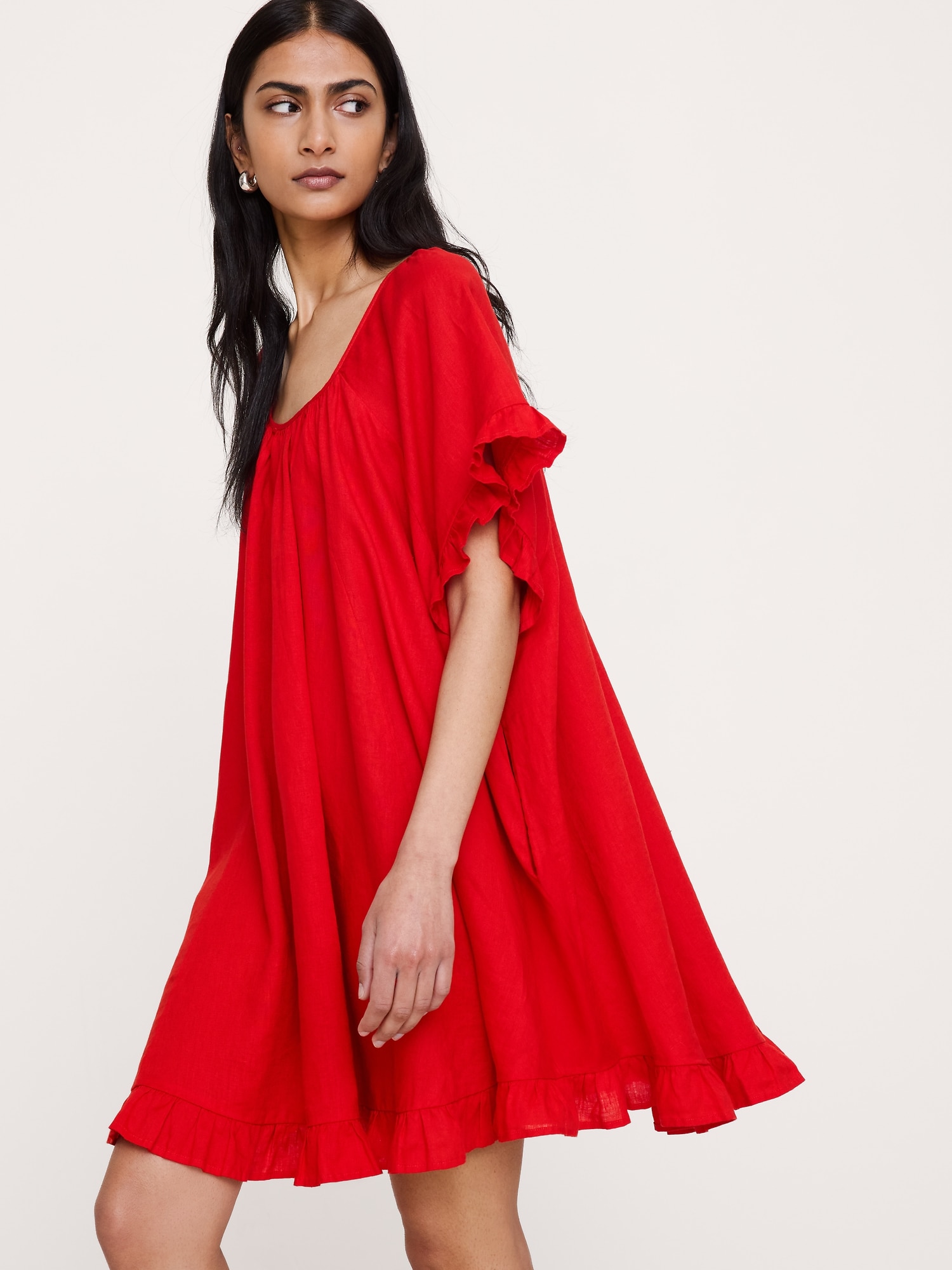 ROBE COURTE À BORDURE À VOLANTS