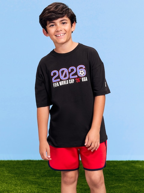 T-SHIRT SURDIMENSIONNÉ À IMPRIMÉ COUPE DE MONDE DE LA FIFA 26™ UNISEXE POUR ENFANT